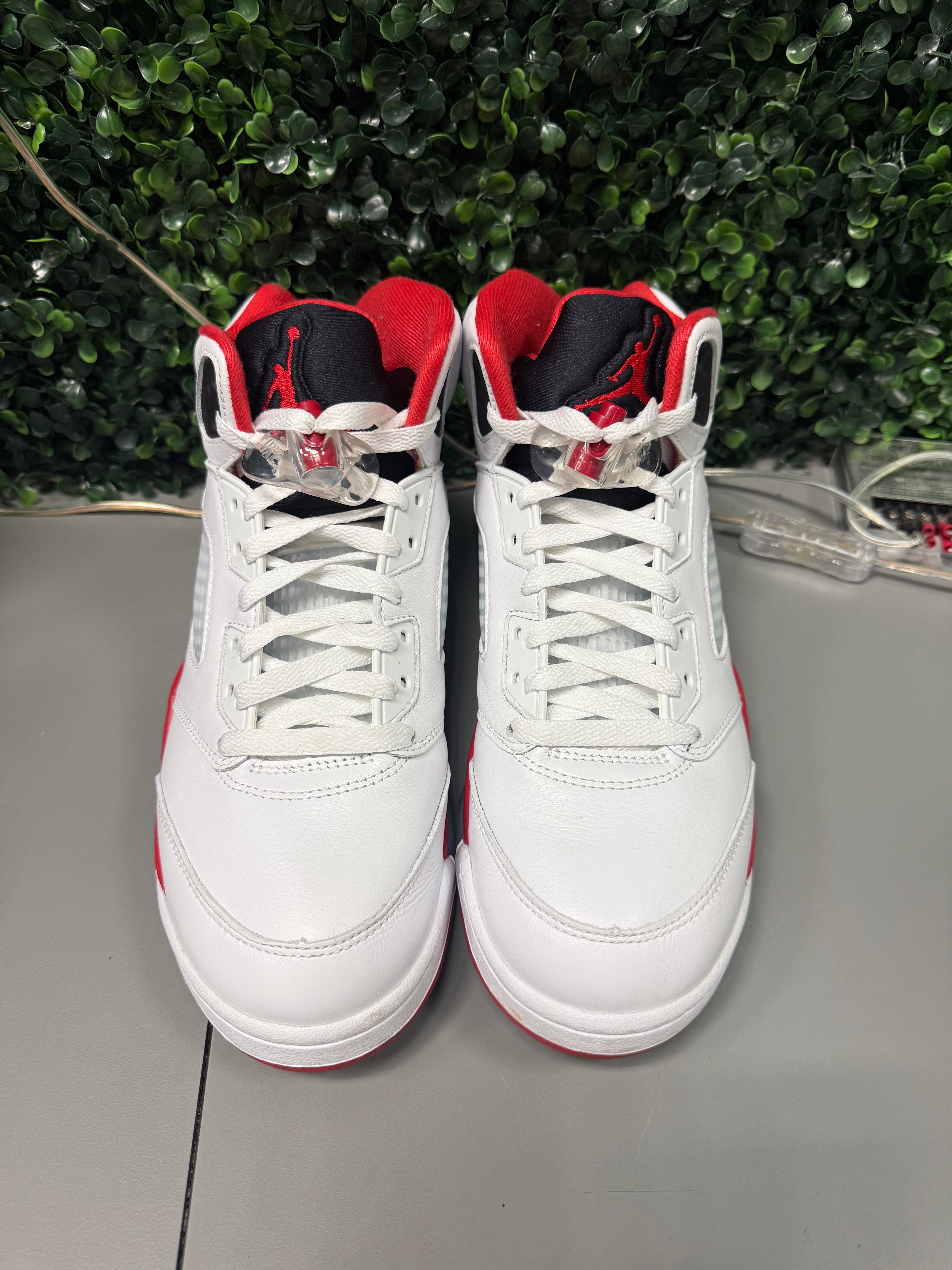 Jordan 5 "Fire Red 2025" Size 8.5 Preowned