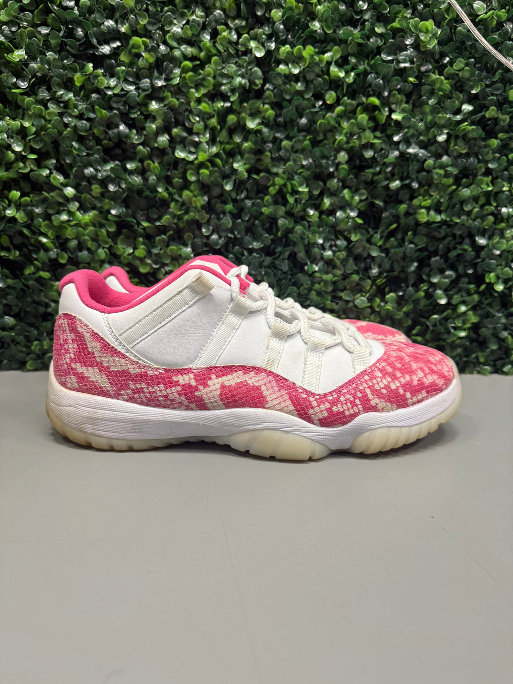 Jordan 11 Low "Pink Snake Skin" Size 12W / 10.5M Preowned