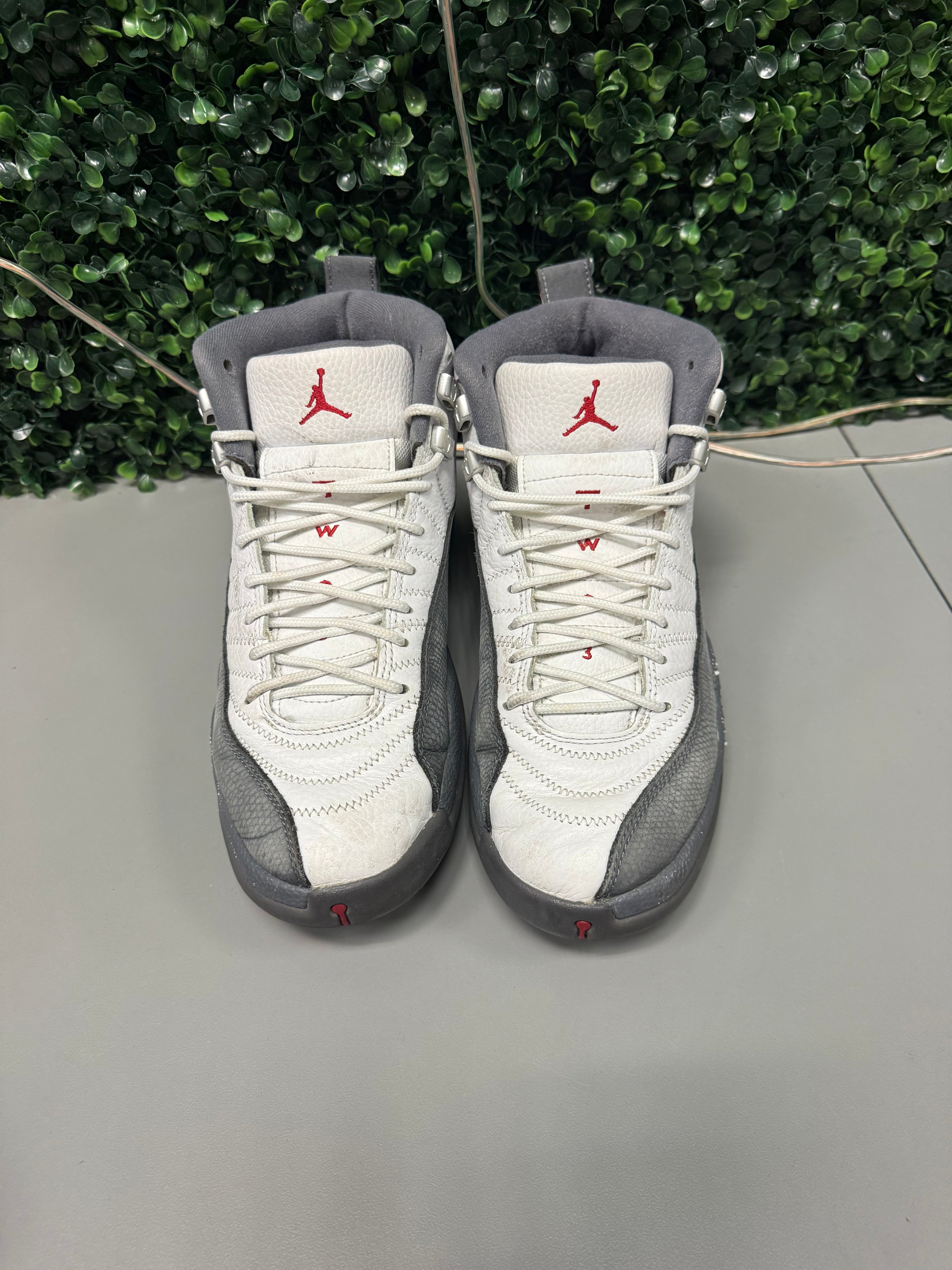 Jordan 12 "White Dark Grey" Size 8.5 Preowned