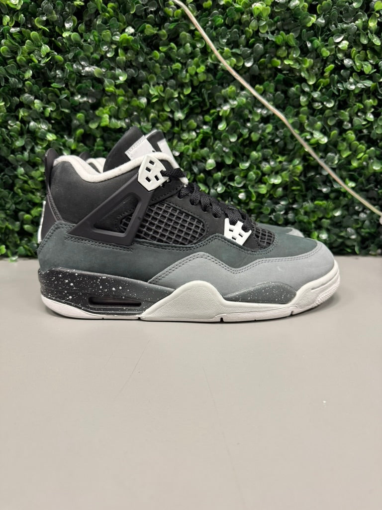 Jordan 4 "Fear" Size 7Y Preowned