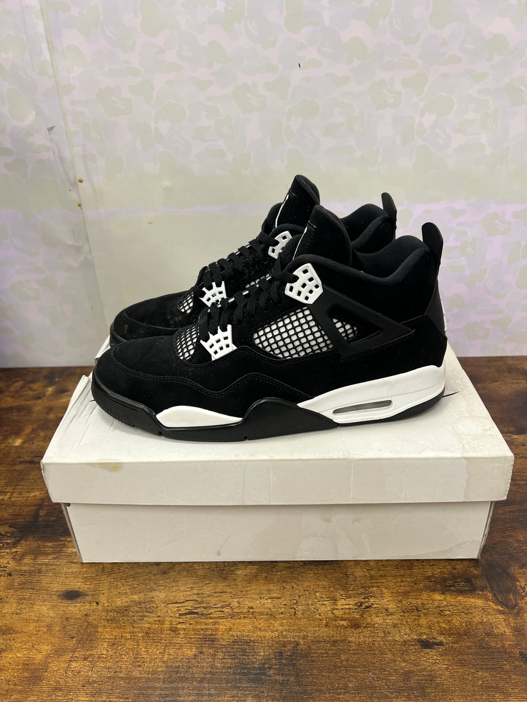 Jordan 4 “White Thunder” Size 11M Preowned