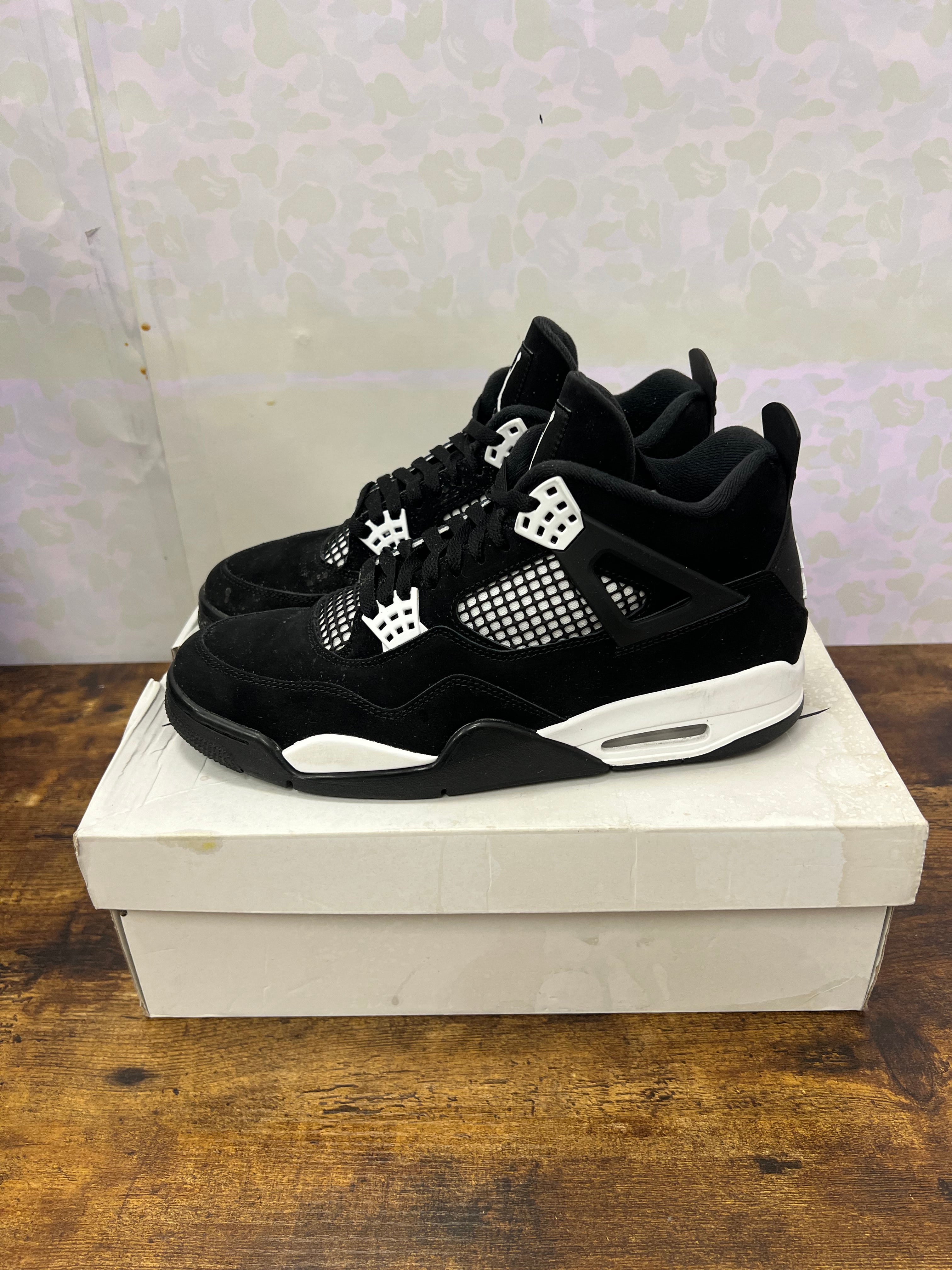 Jordan 4 “White Thunder” Size 11M Preowned