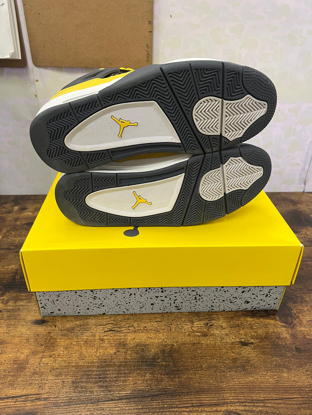 Jordan 4 “Lightning” Size 10M Preowned