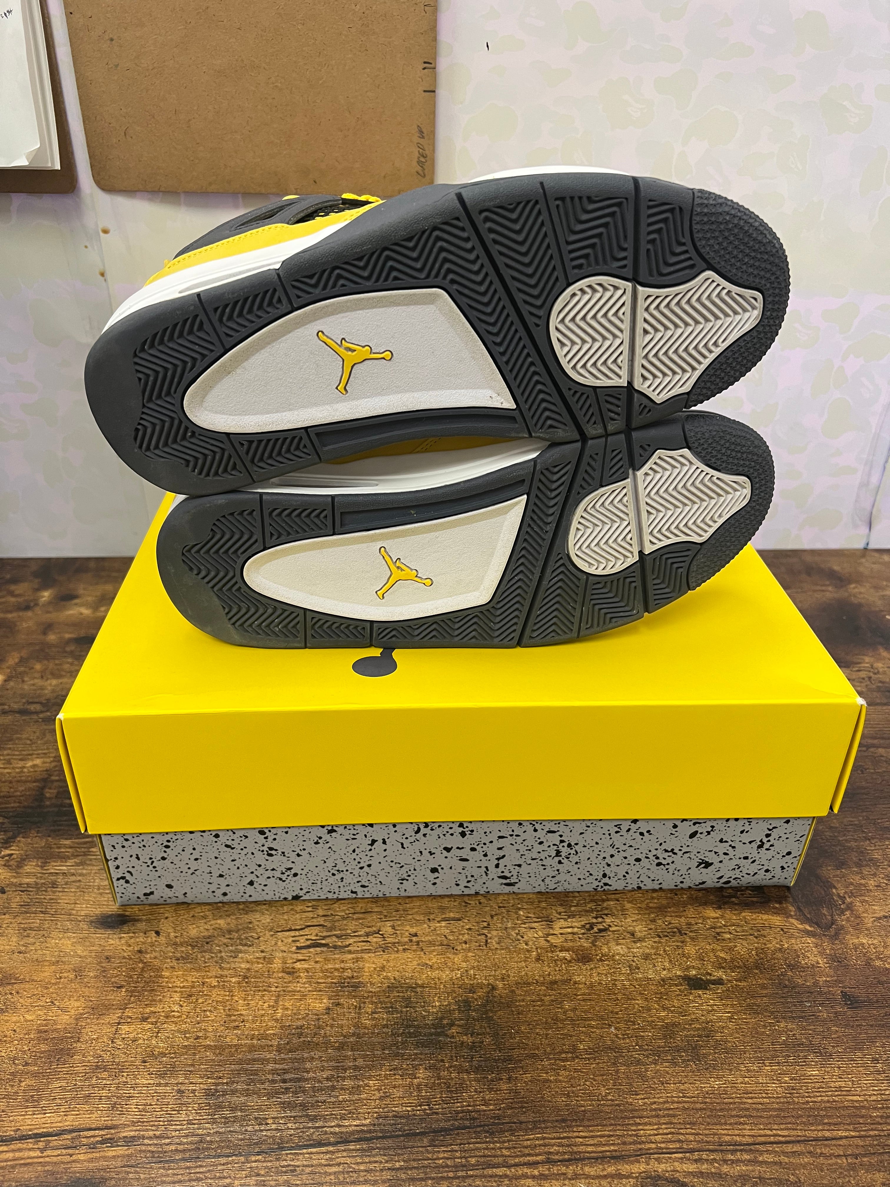 Jordan 4 “Lightning” Size 10M Preowned