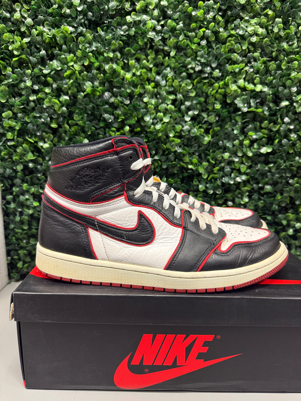 Jordan 1 High "Bloodline" Size 11.5 Preowned
