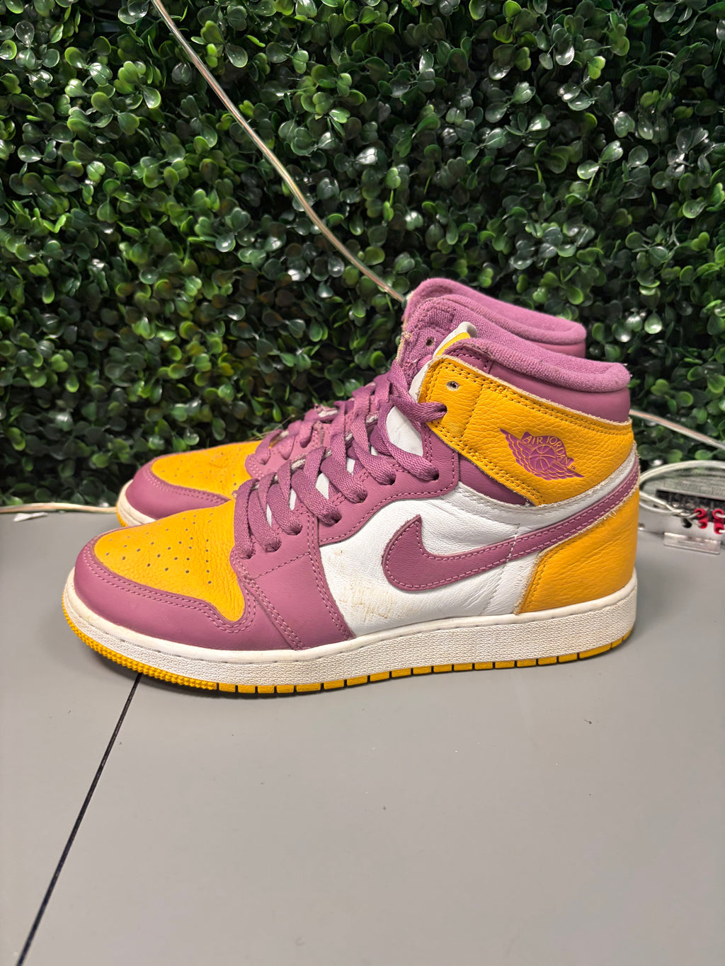 Jordan 1 Retro High OG "Brotherhood" Size 7y Preowned
