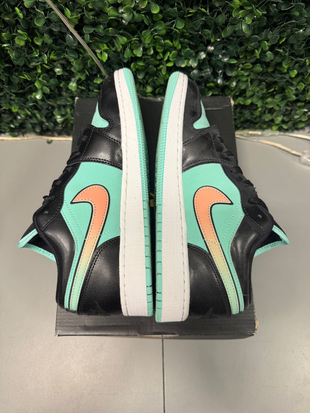 Jordan 1 Low SE "Tropical Twist" Size 6.5Y Preowned