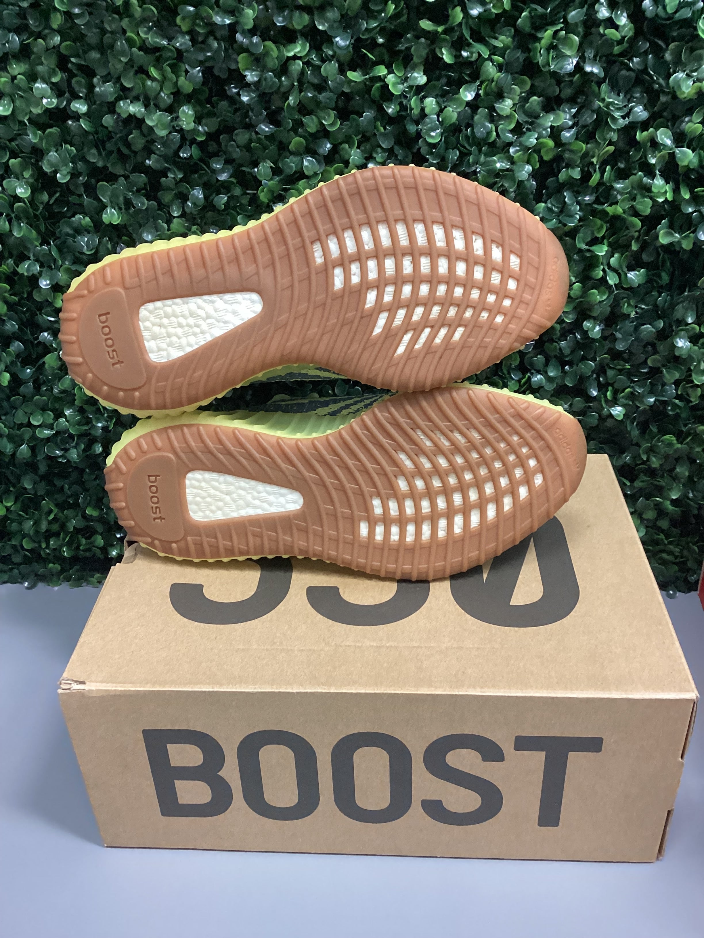 Yeezy 350 “Frozen Moments” Size 9 Preowned
