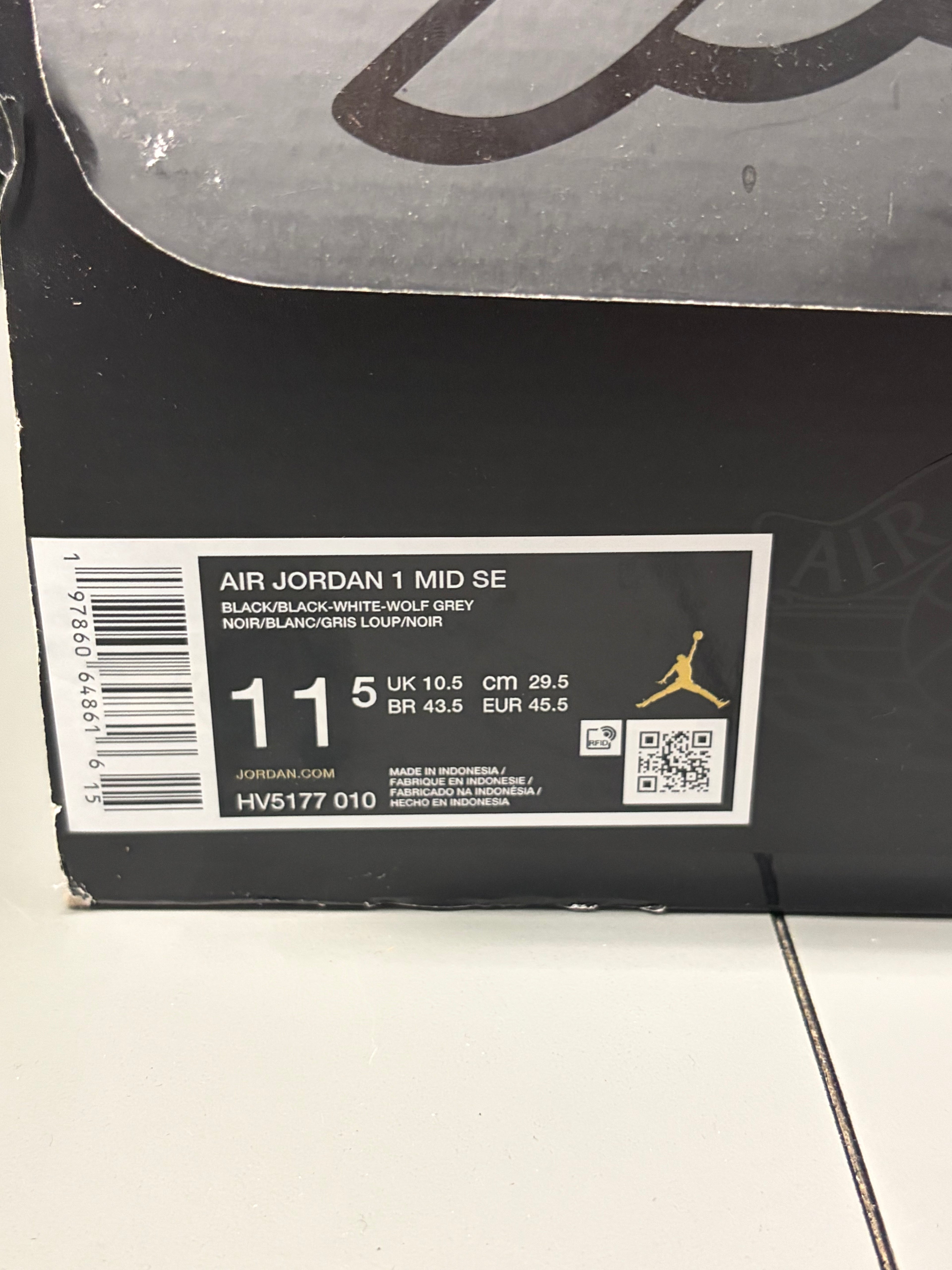 Jordan 1 Mid SE "Black Metallic Reimagined" Size 11.5 Preowned