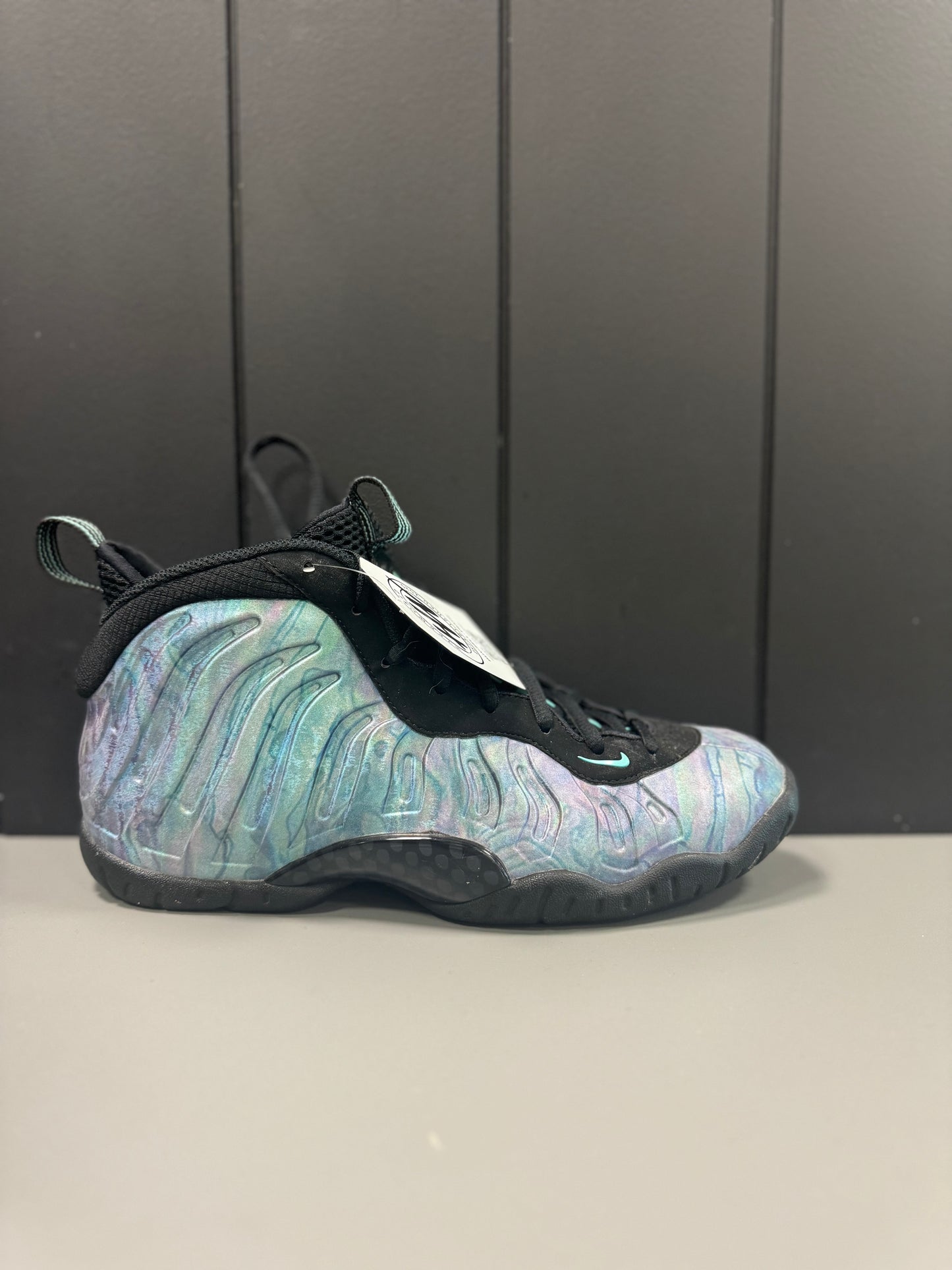 Nike Air Foamposite One "Abalone" Size 6.5Y / 8W Preowned