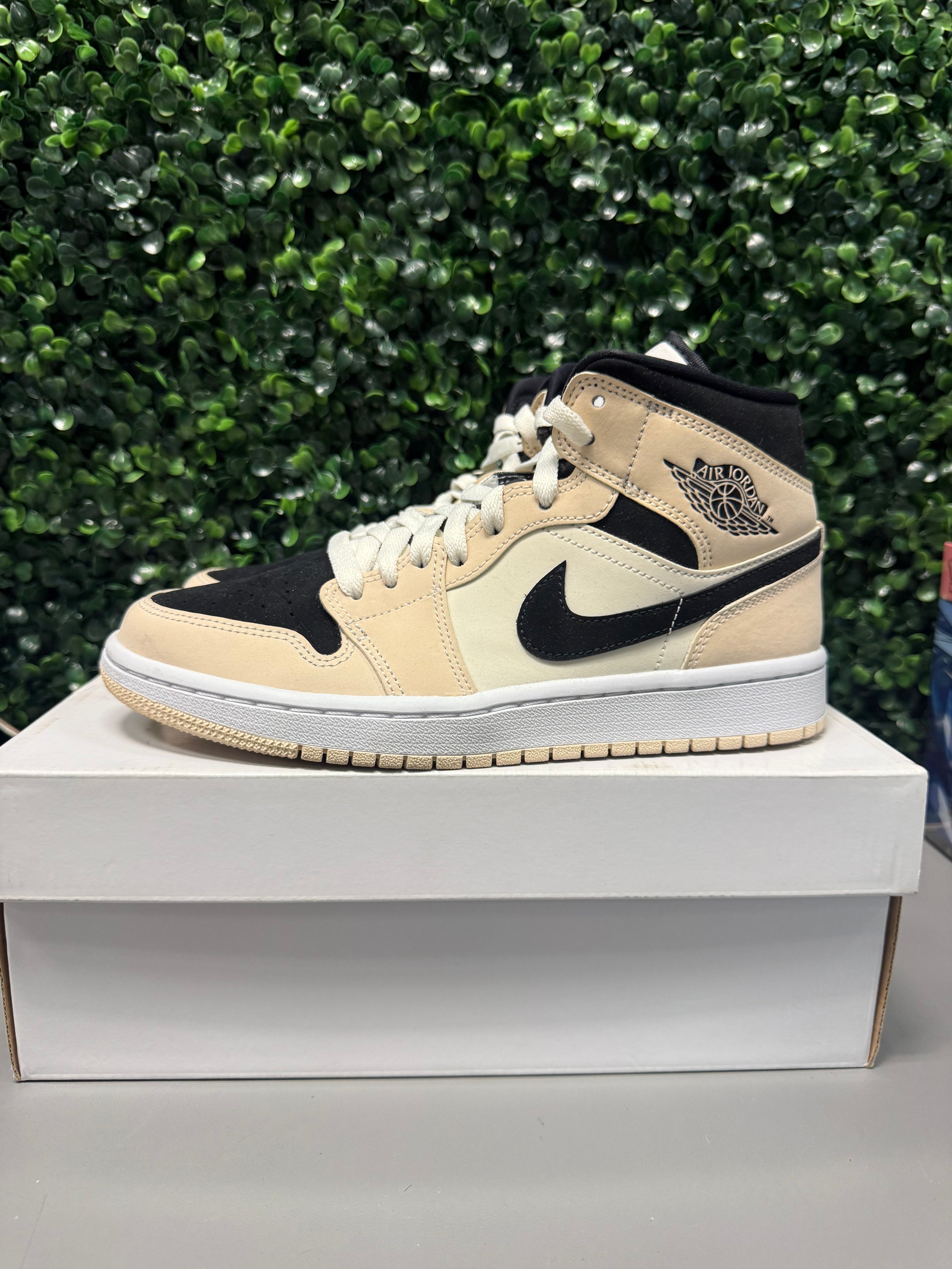 Jordan 1 Mid "Barely Orange" Size 7.5W / 6Y Preowned
