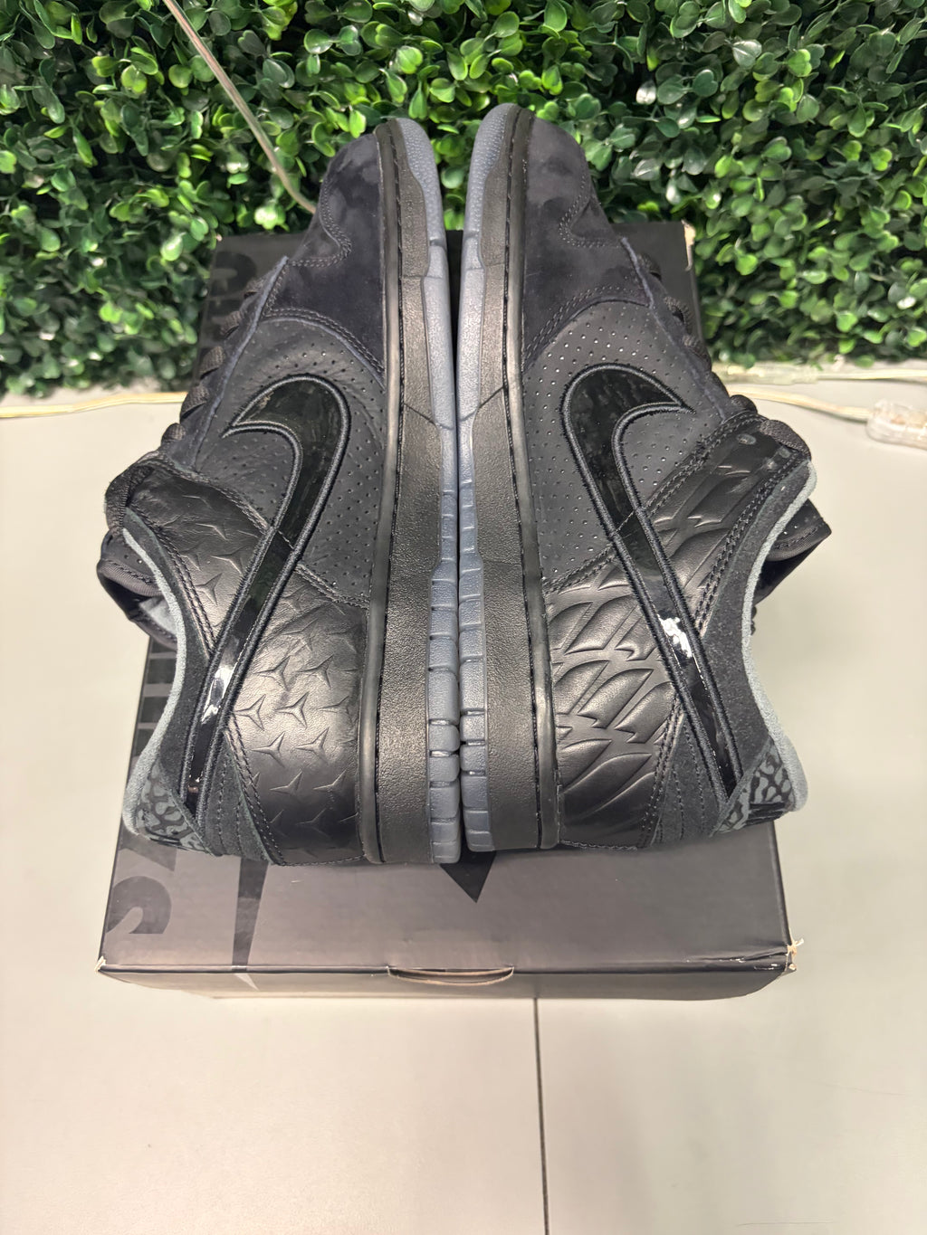 Nike Dunk Low "Ducks of a Feather Black University of Oregon PE" Size 8.5 Tried on