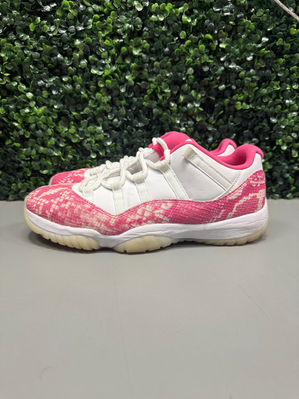 Jordan 11 Low "Pink Snake Skin" Size 12W / 10.5M Preowned