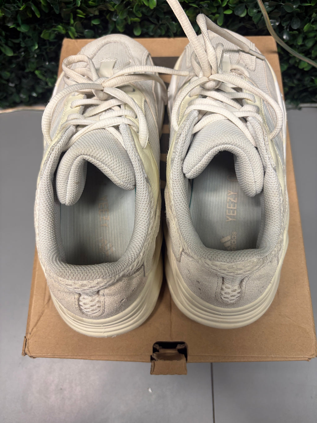 adidas Yeezy Boost 700 "Analog" Size 7 Preowned