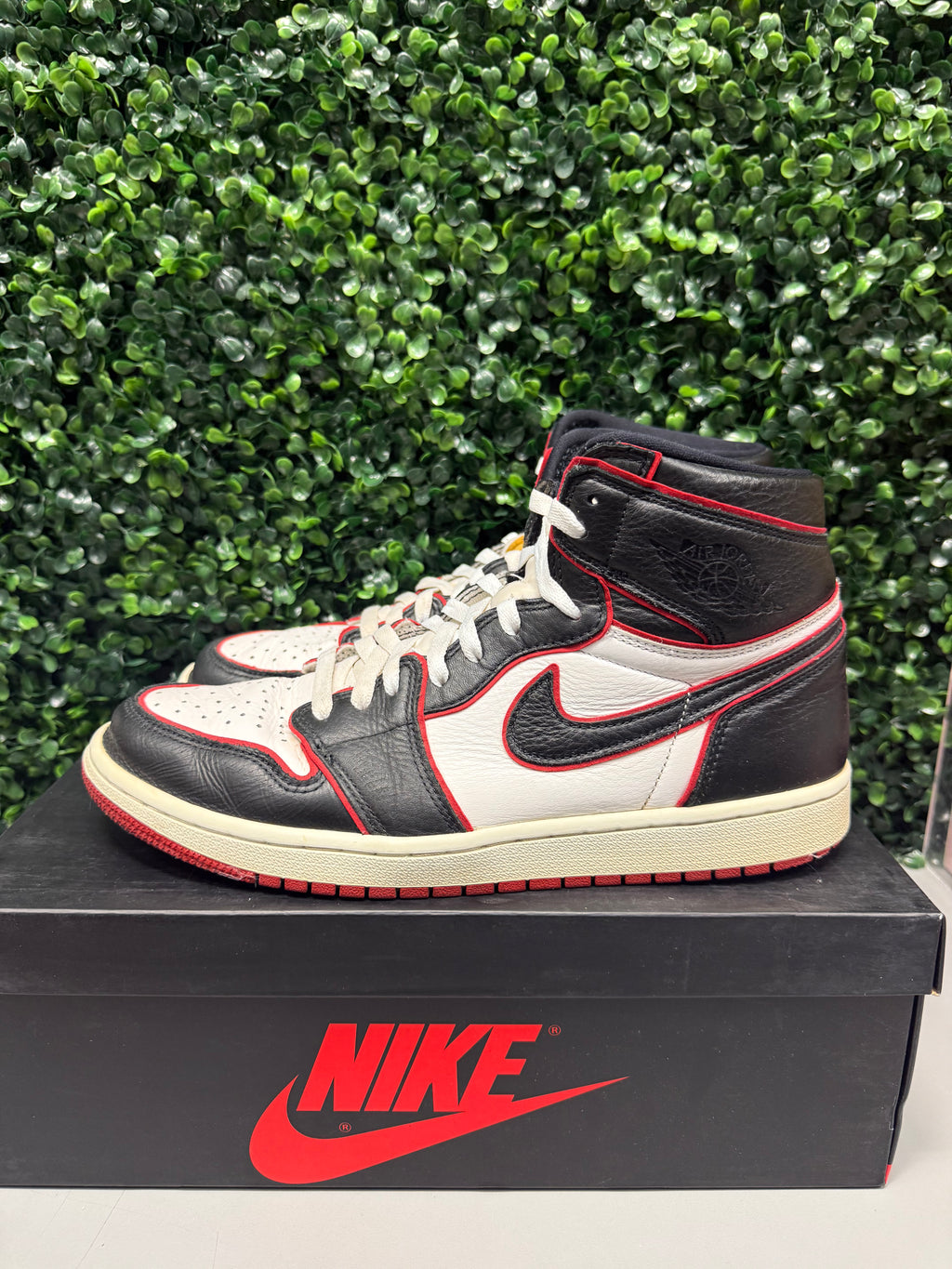 Jordan 1 High "Bloodline" Size 11.5 Preowned