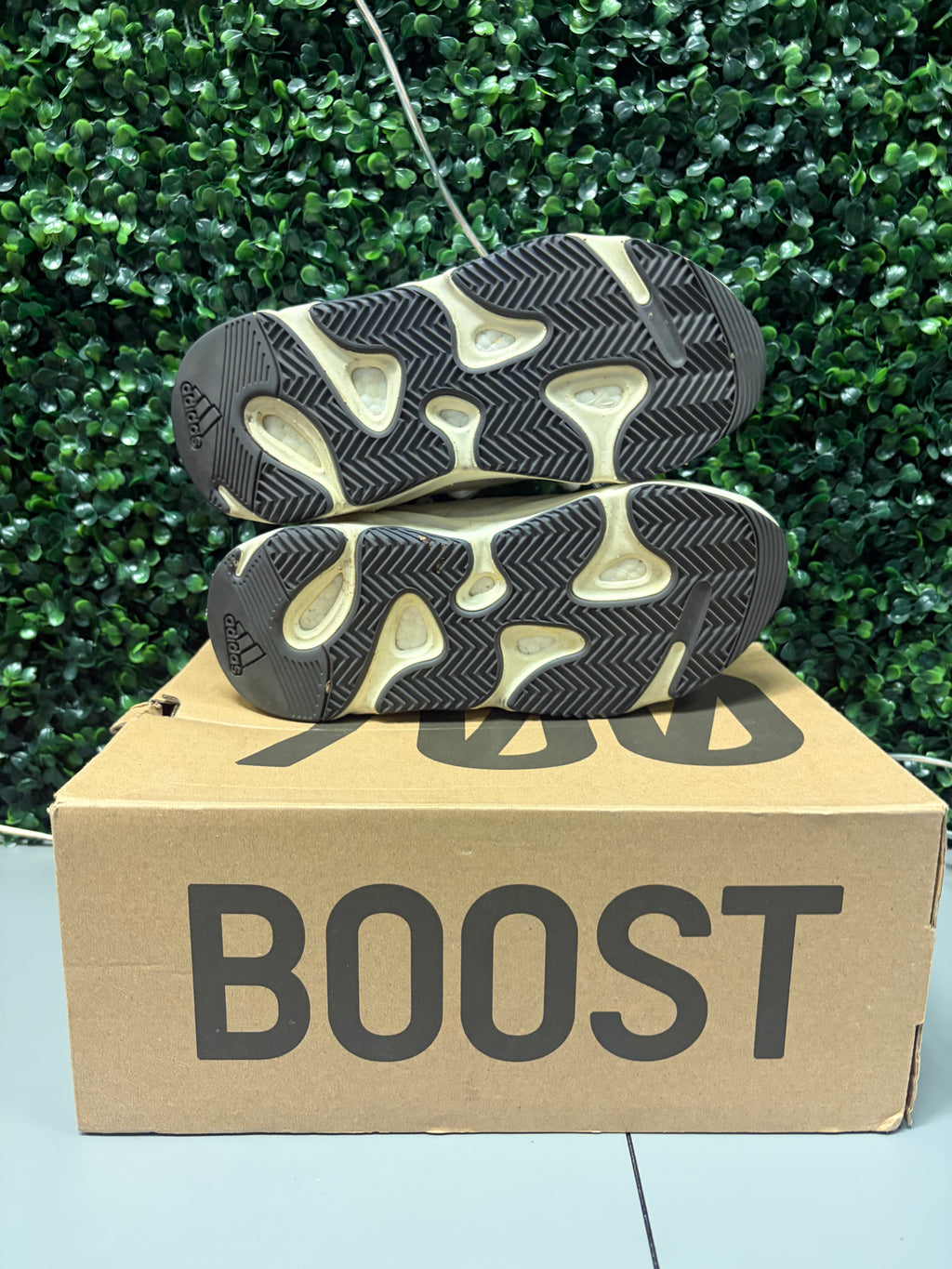 adidas Yeezy Boost 700 "Analog" Size 7 Preowned