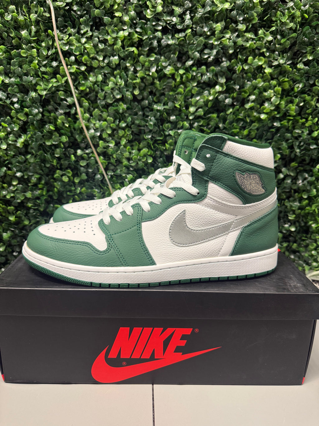 Jordan 1 Retro High OG Gorge Green "Size 13 Preowned