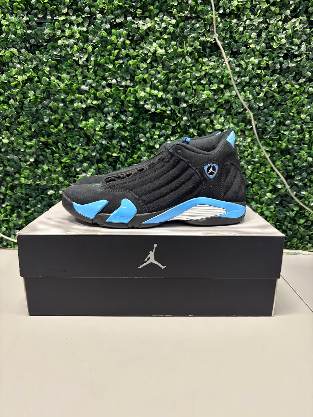 Jordan 14 Retro "Black University Blue" (2026) Size 12 Preowned