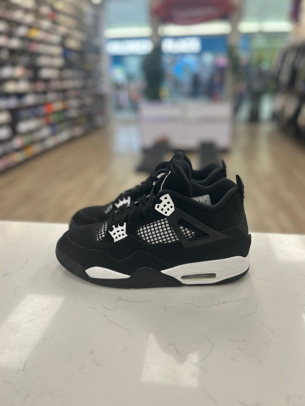 Jordan 4 Retro “White Thunder” Preowned Size 10M