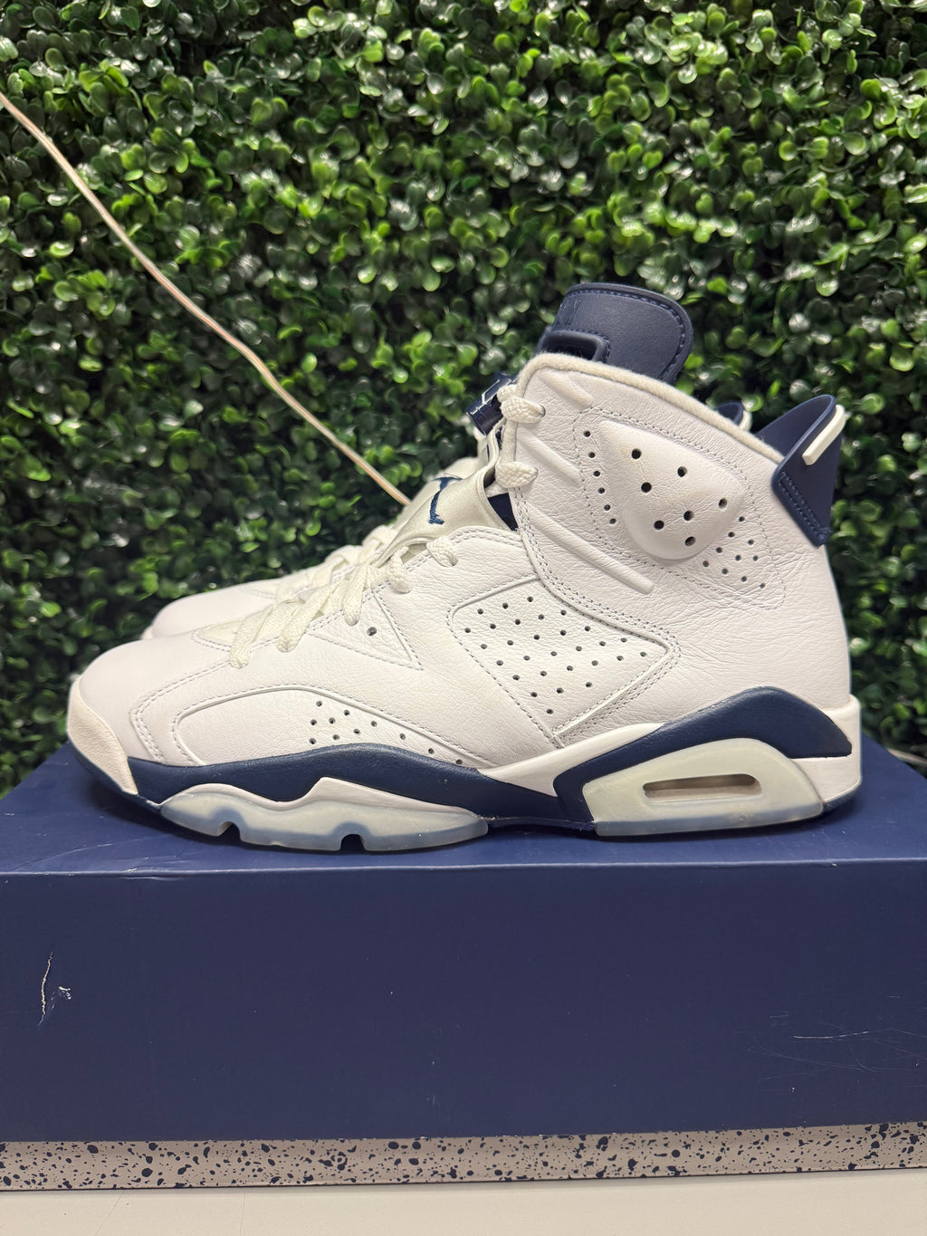 Jordan 6 "Midnight Navy" Size 9.5 Preowned