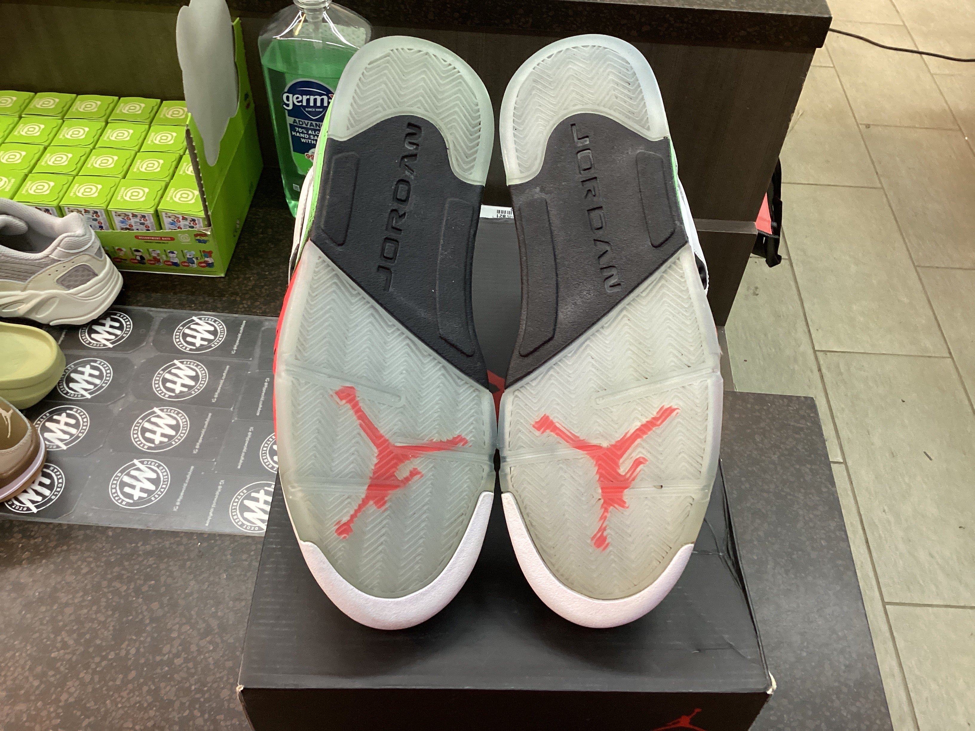 Jordan 5 “Poison Green” Preowned Size 11