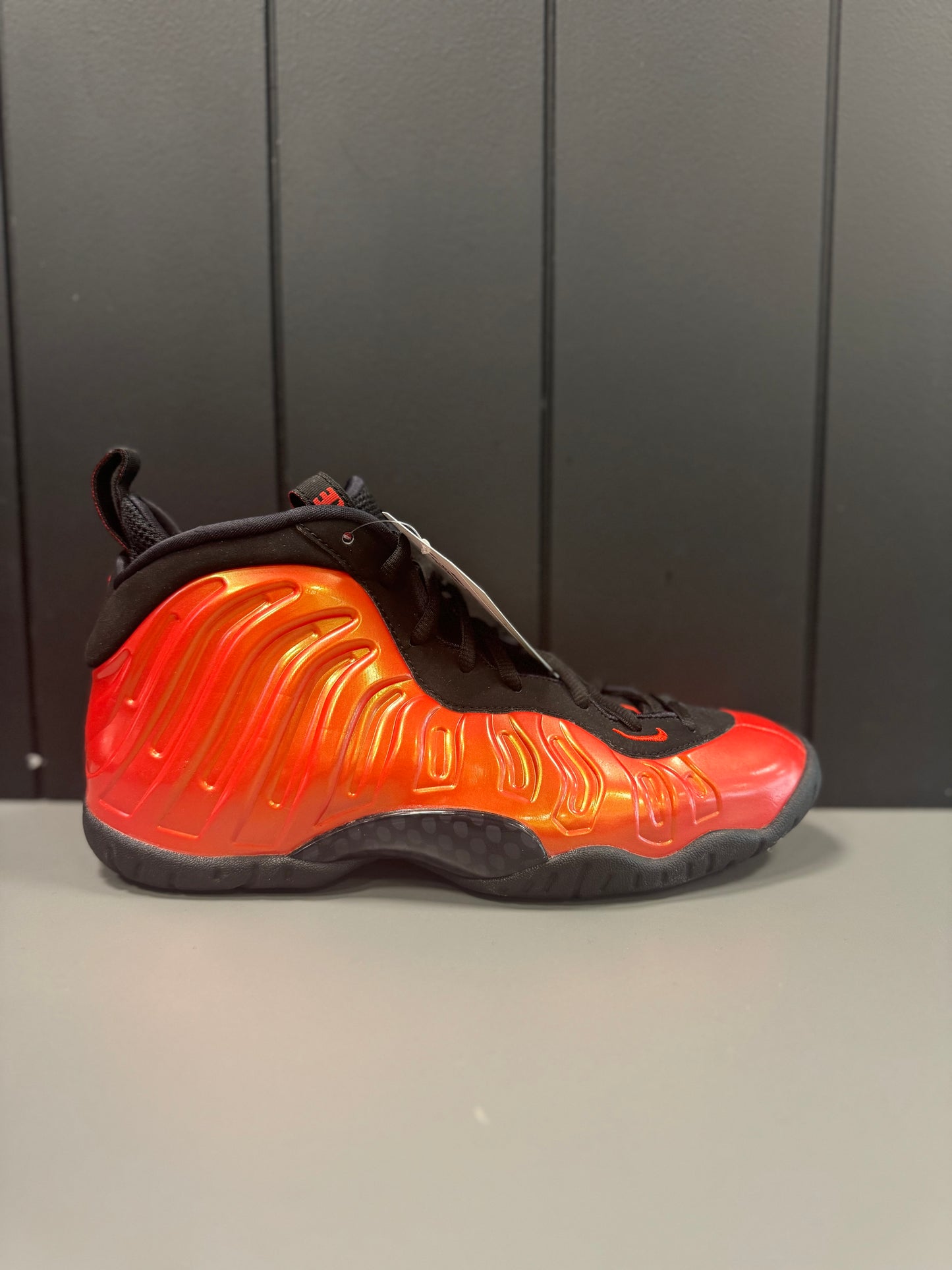 Nike Air Foamposite One "Habanero Red" Size 6.5Y / 8W Preowned