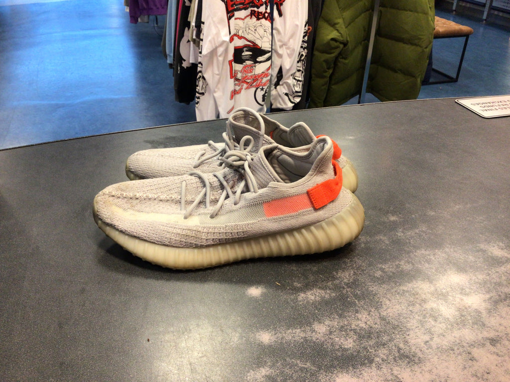 adidas Yeezy Boost 350 V2 “Tail Light” Preowned (no box) Size 11.5M