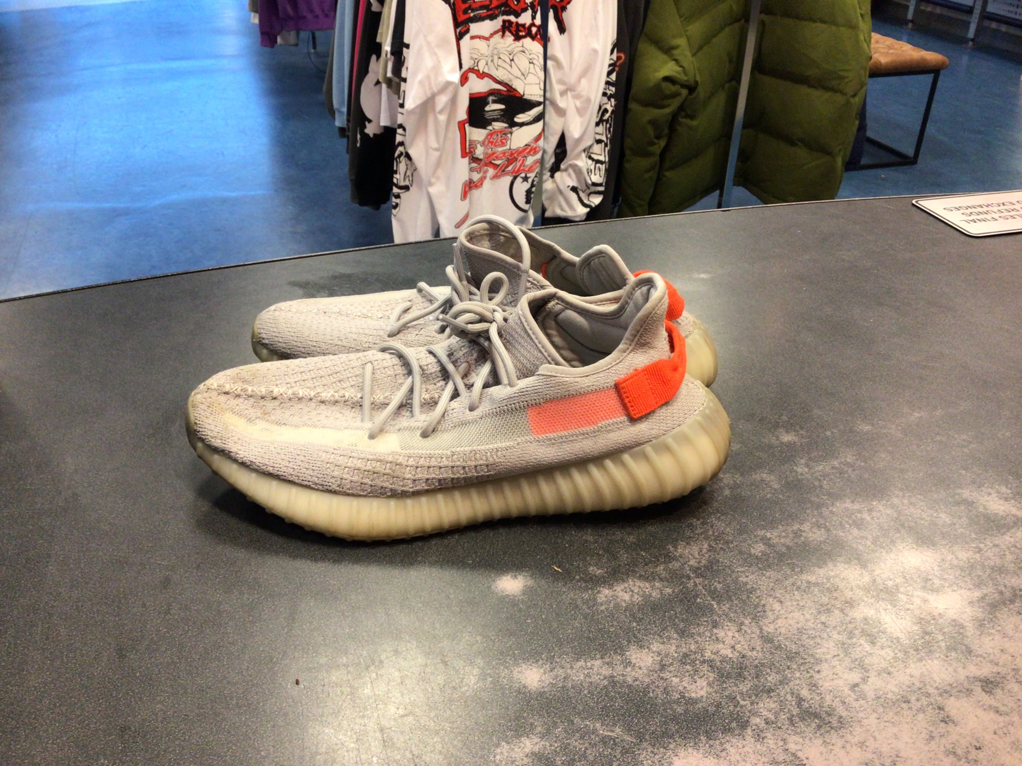 adidas Yeezy Boost 350 V2 “Tail Light” Preowned (no box) Size 11.5M