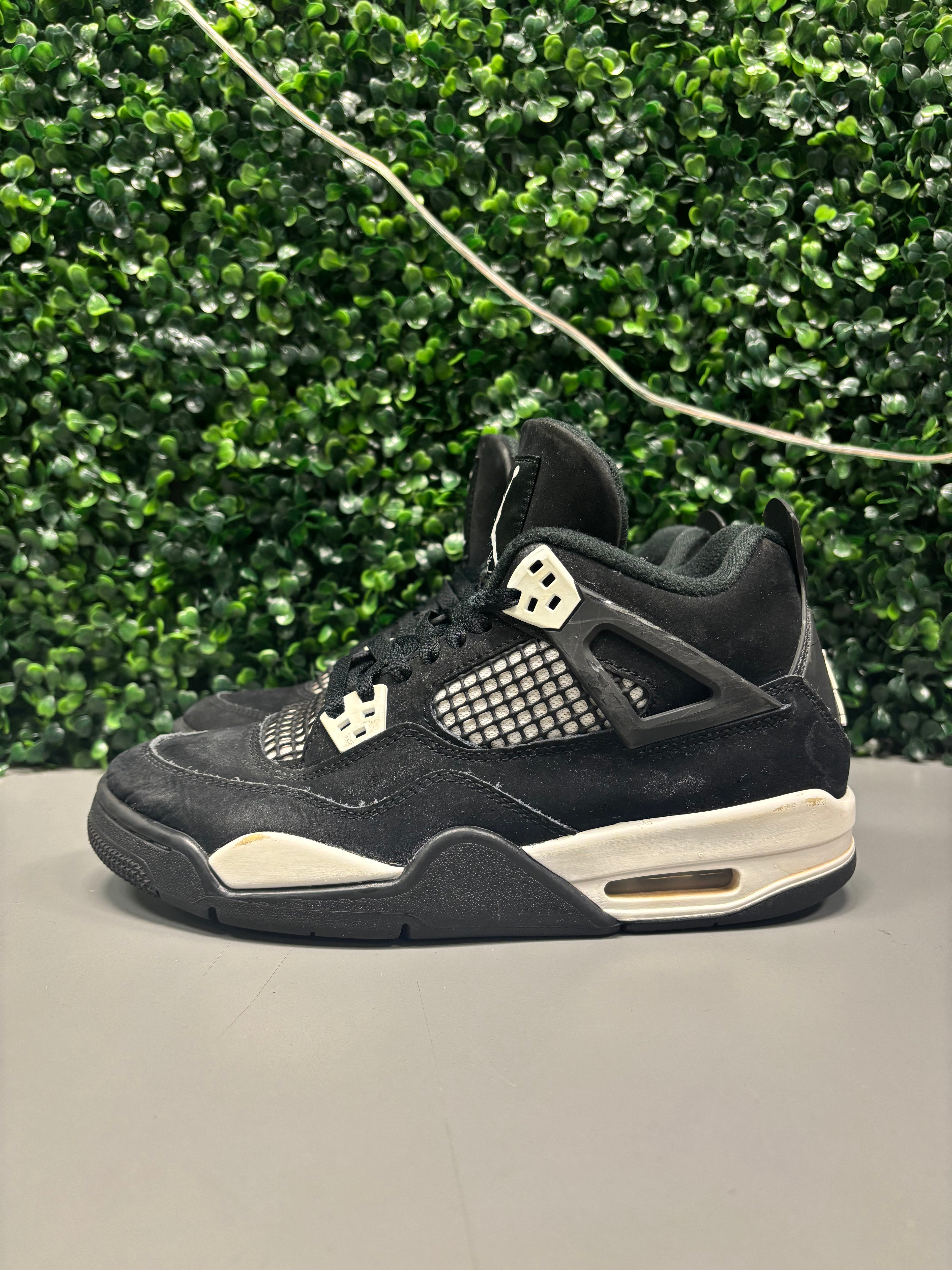 Jordan 4 "White Thunder" Size 7Y Preowned