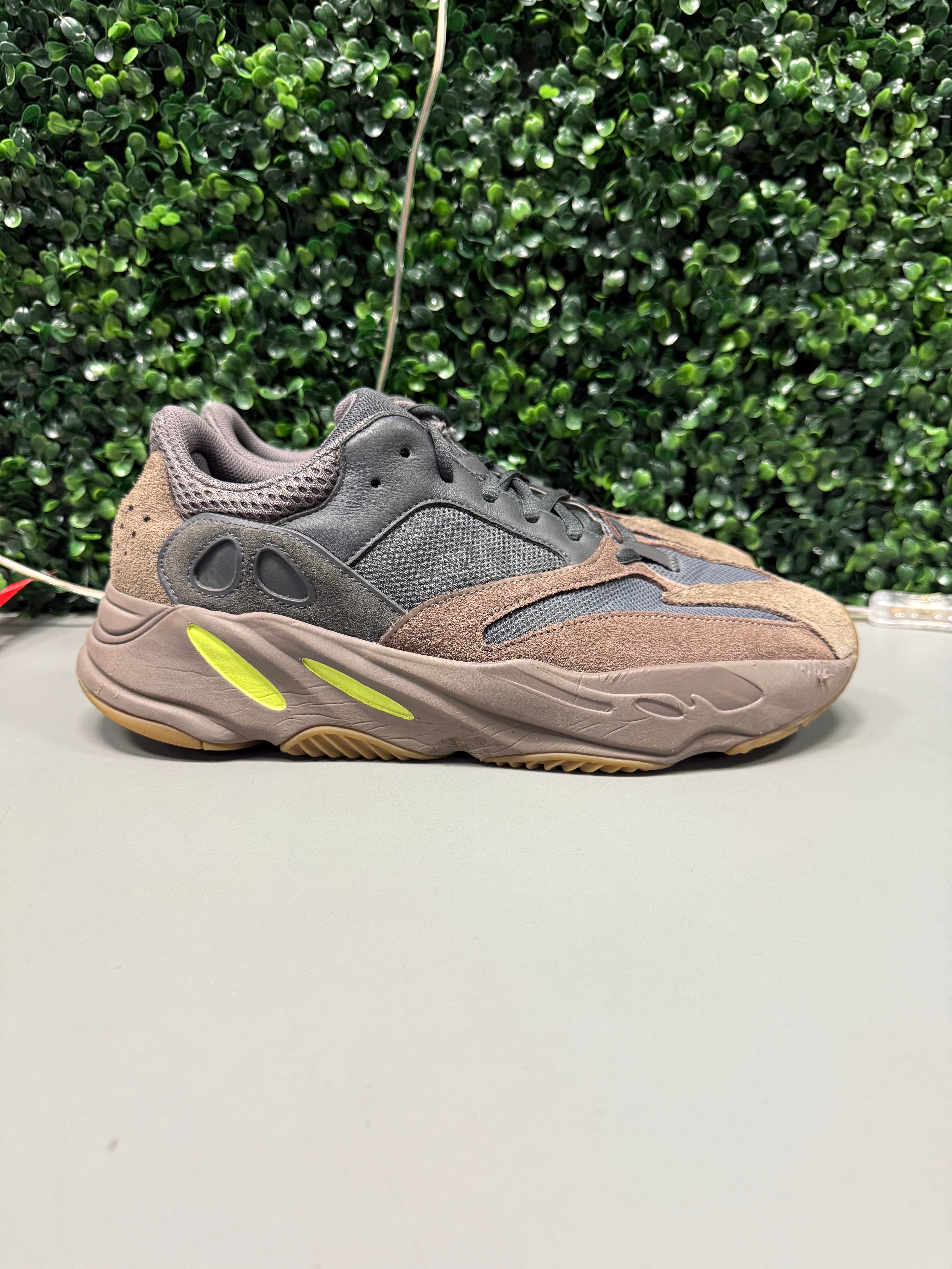 Yeezy 700 V3 "Mauve" Size 12 Preowned