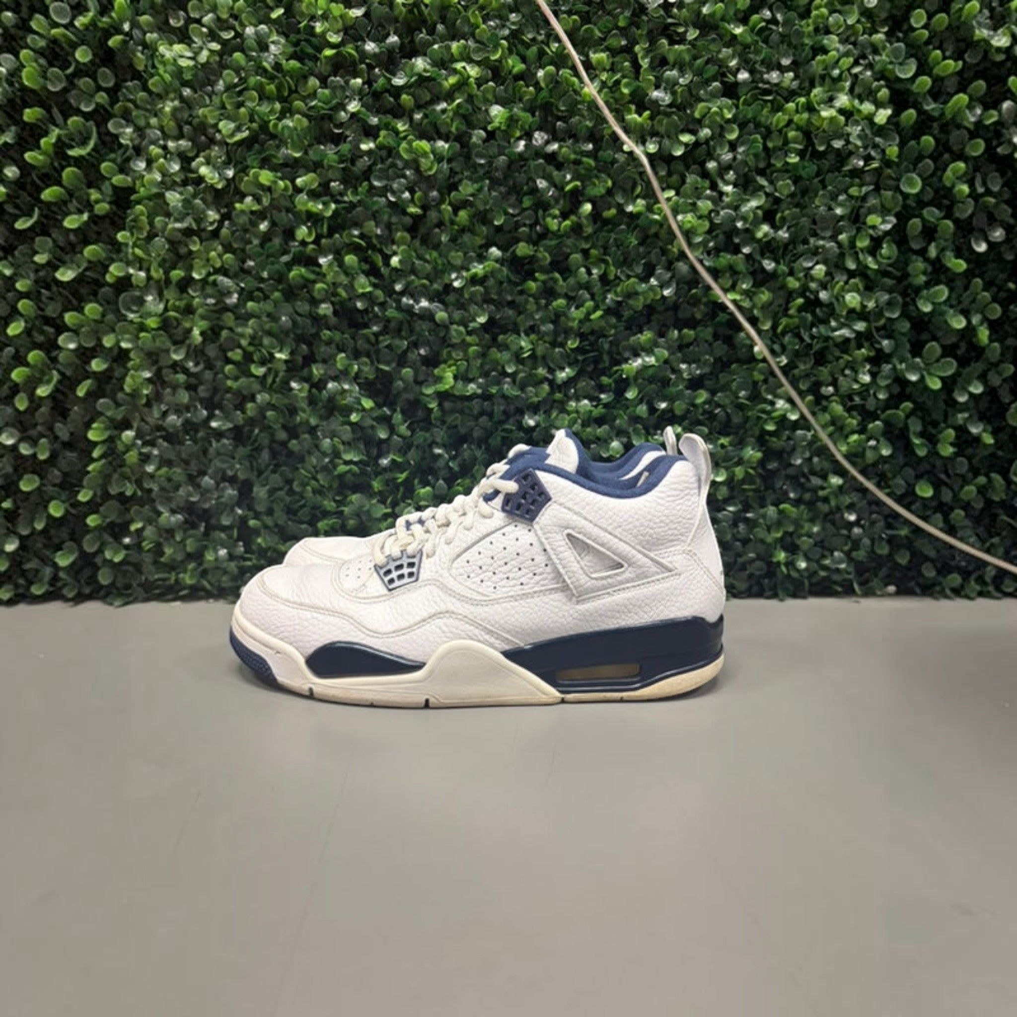 Jordan 4 "Columbia" Size 9 Preowned