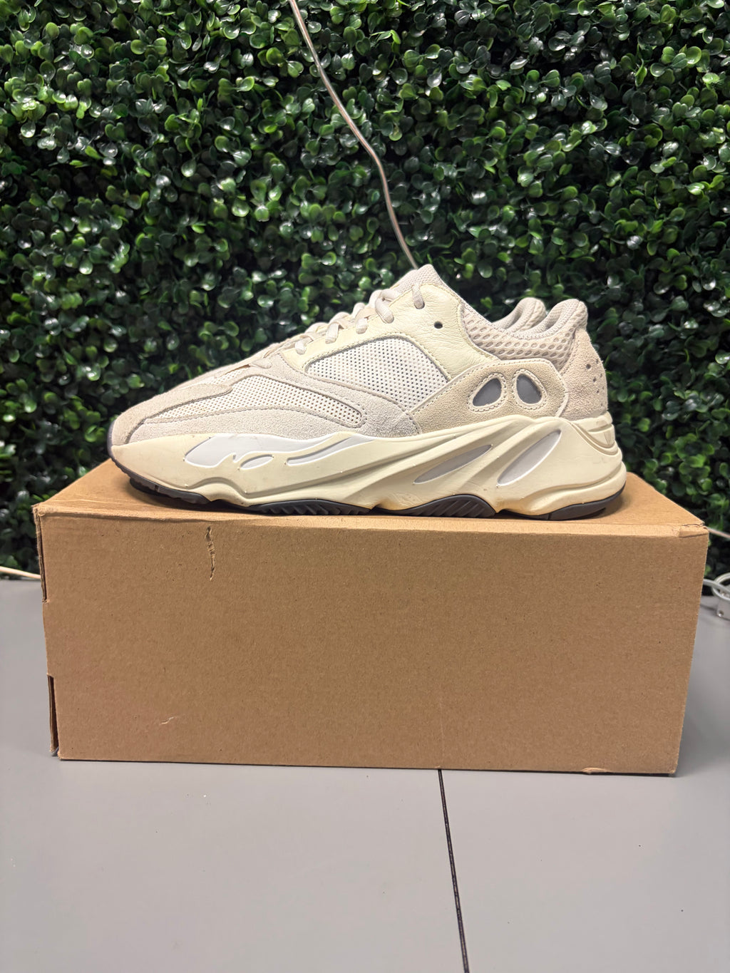 adidas Yeezy Boost 700 "Analog" Size 7 Preowned