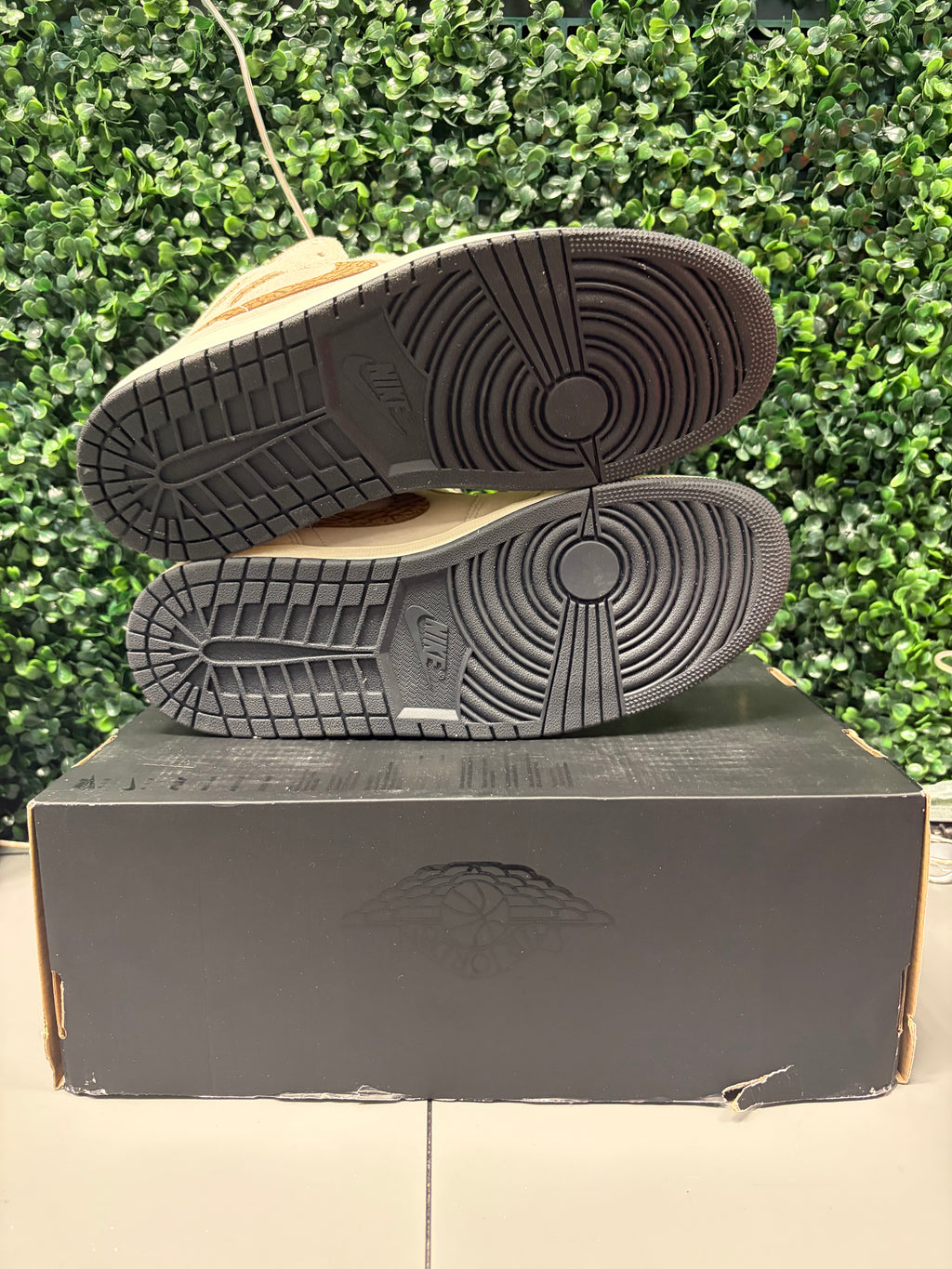 Jordan 1 Mid SE "Brown Elephant" Size 12 Preowned