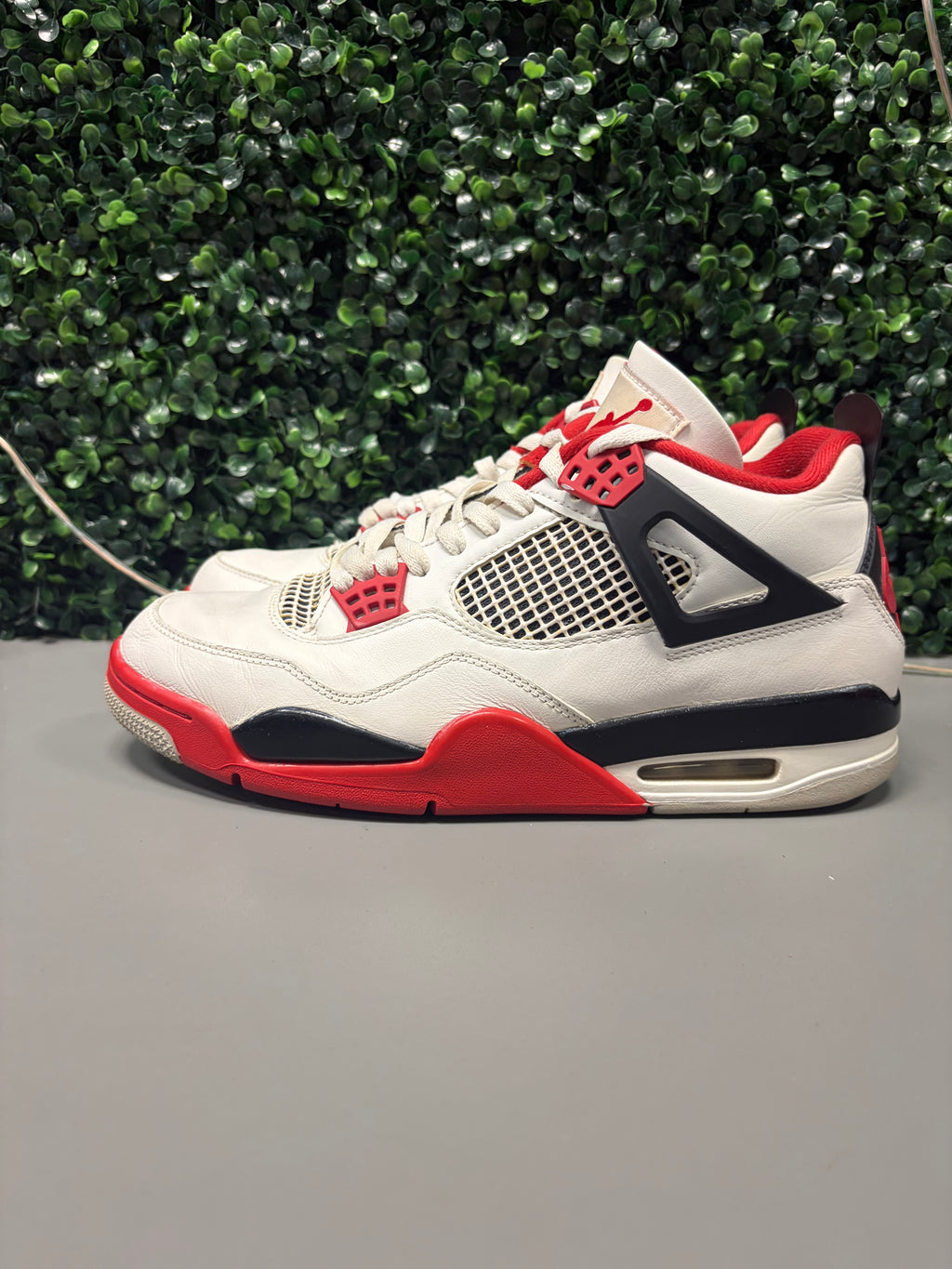 Jordan 4 Retro "Fire Red" Size 10.5 Preowned (NO BOX)