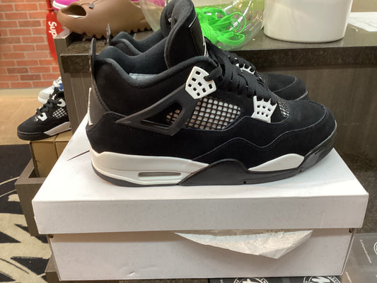 Jordan 4 “White Thunder” Pre Owned Size 9