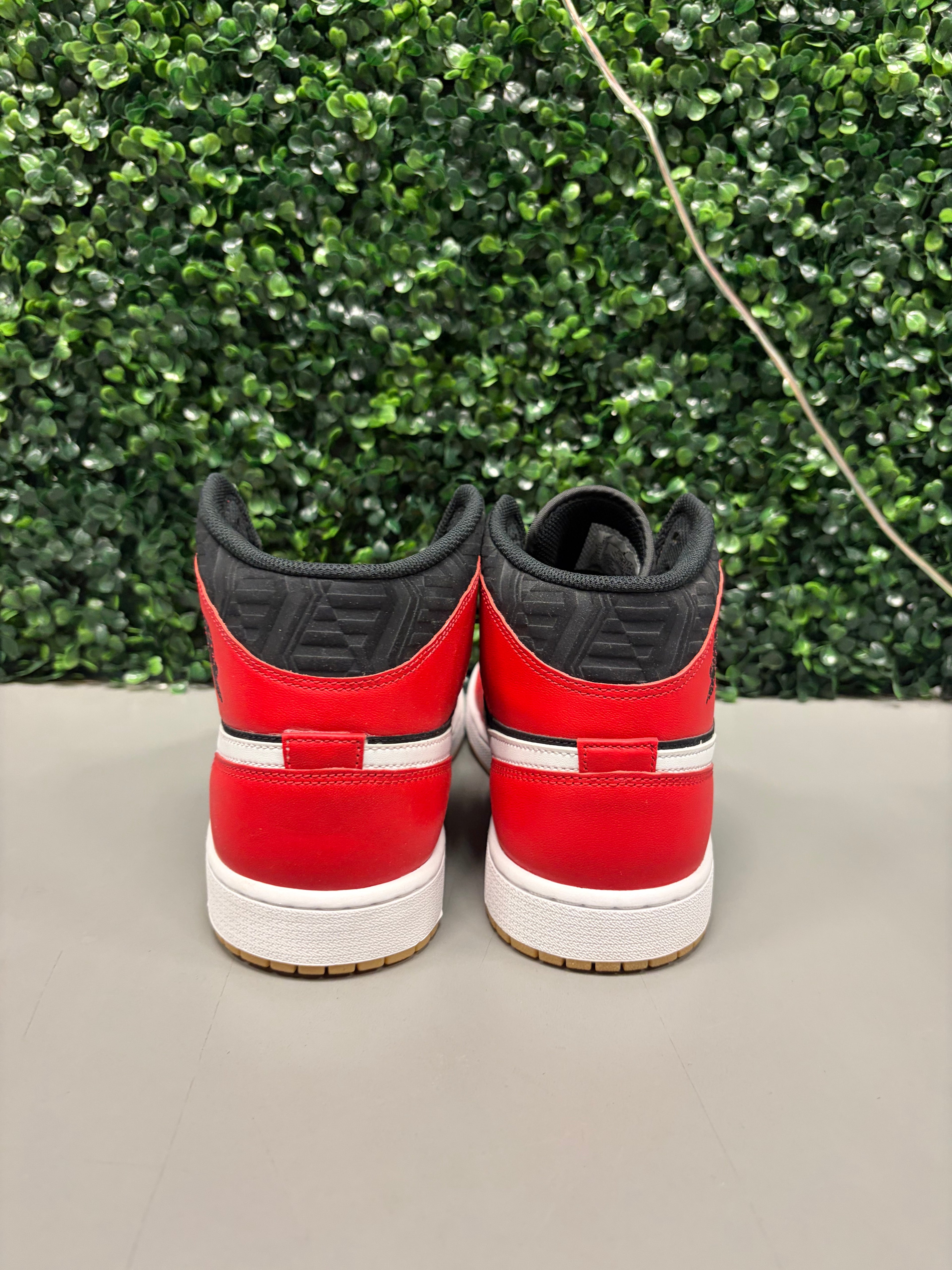 Jordan 1 Mid "Christmas" Size 11 Preowned