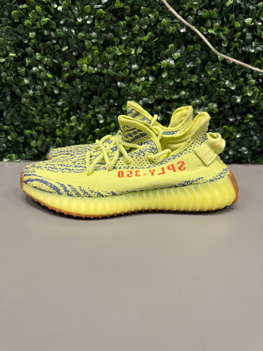 Yeezy 350 V2 "Semi Frozen" Size 6 Preowned