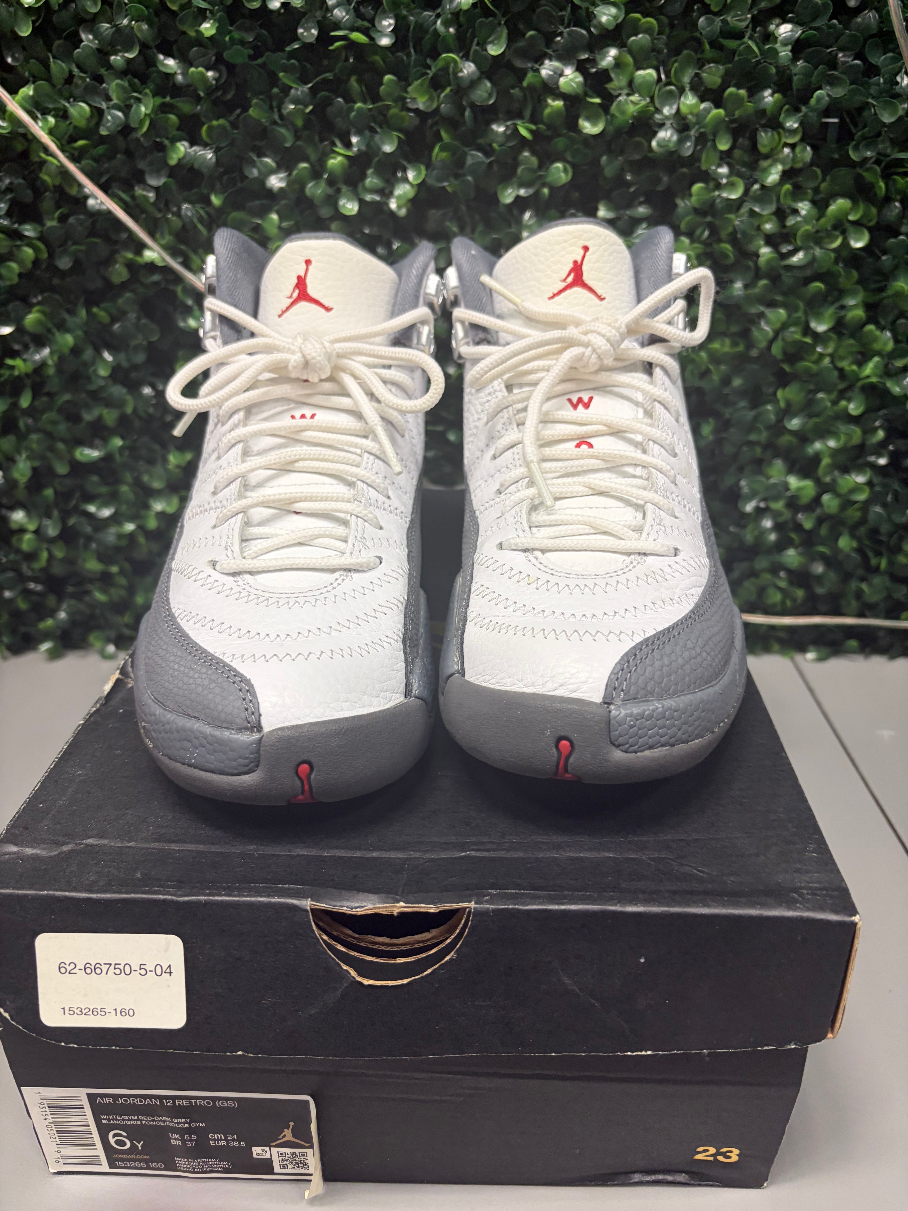 Jordan 12 Retro "White Dark Grey" (GS) Size 6Y Preowned