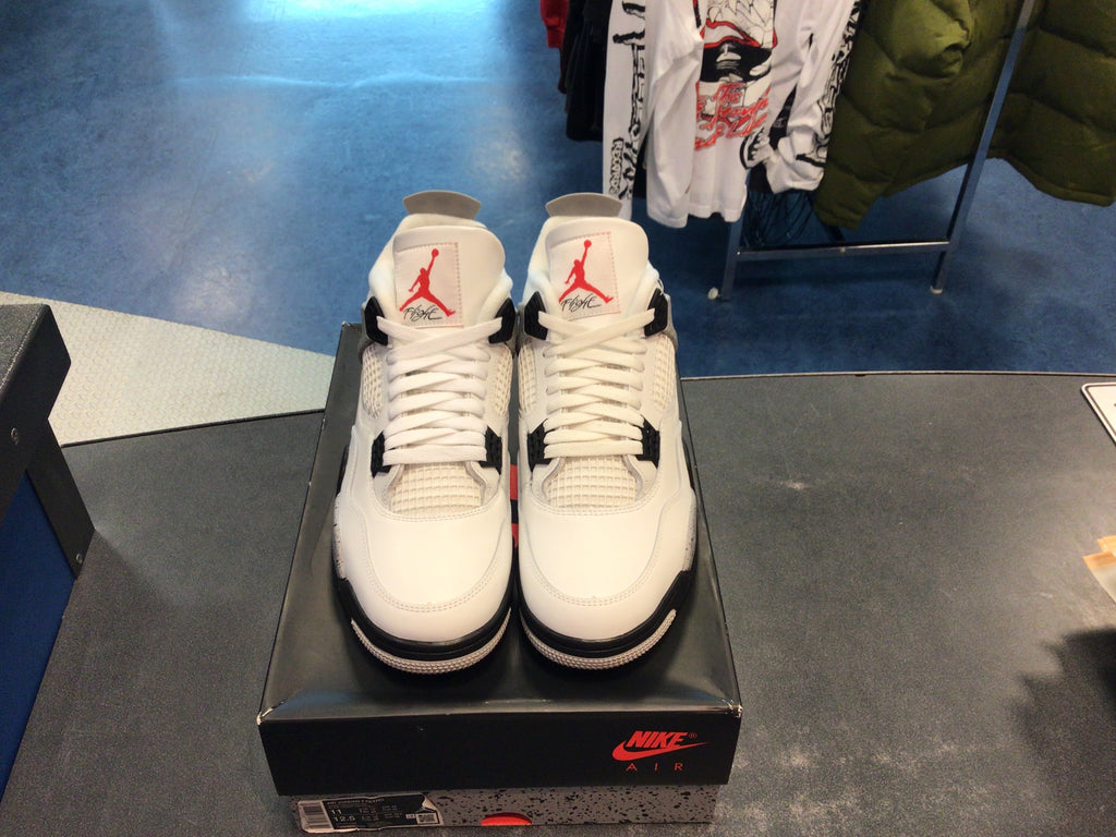 Jordan 4 Retro “White Cement” (2025) Preowned (VNDS) size 11M