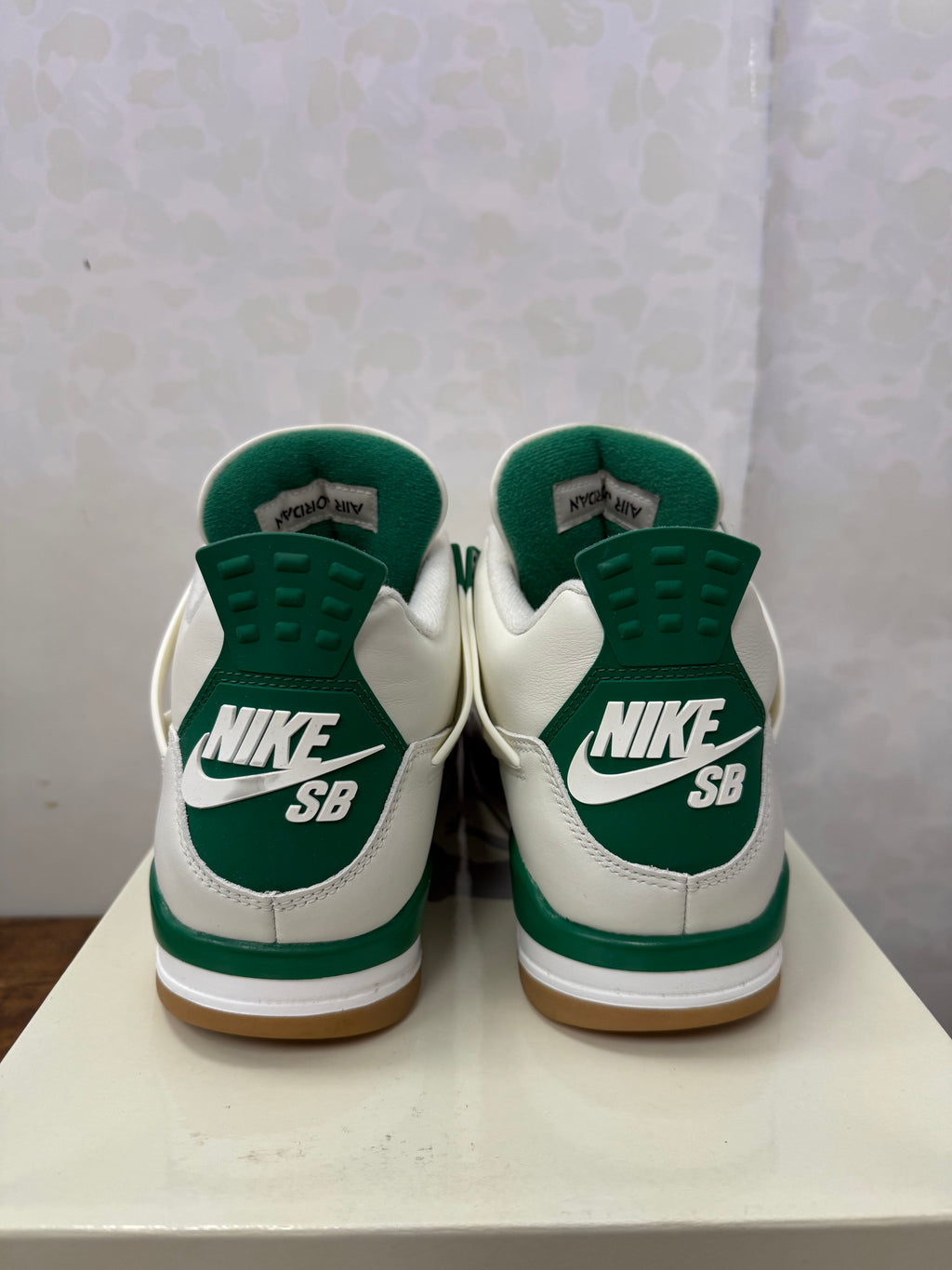 Jordan 4 SB “ Pine Green” Size 9.5 Preowned