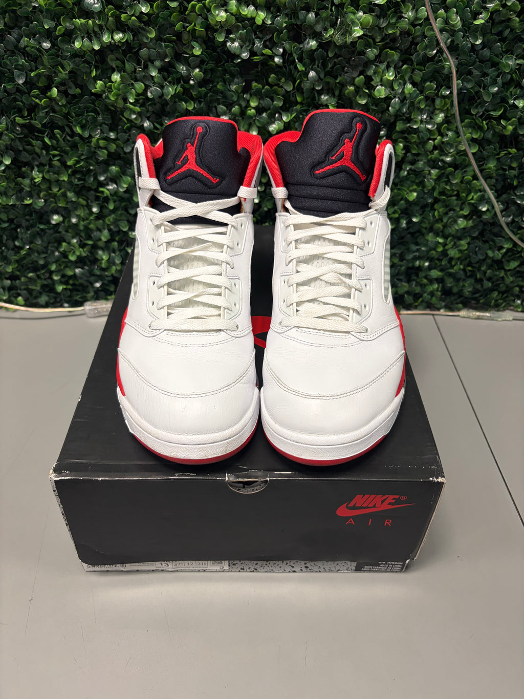 Jordan 5 Retro "Fire Red Black Tongue" (2025) Size 13 Preowned
