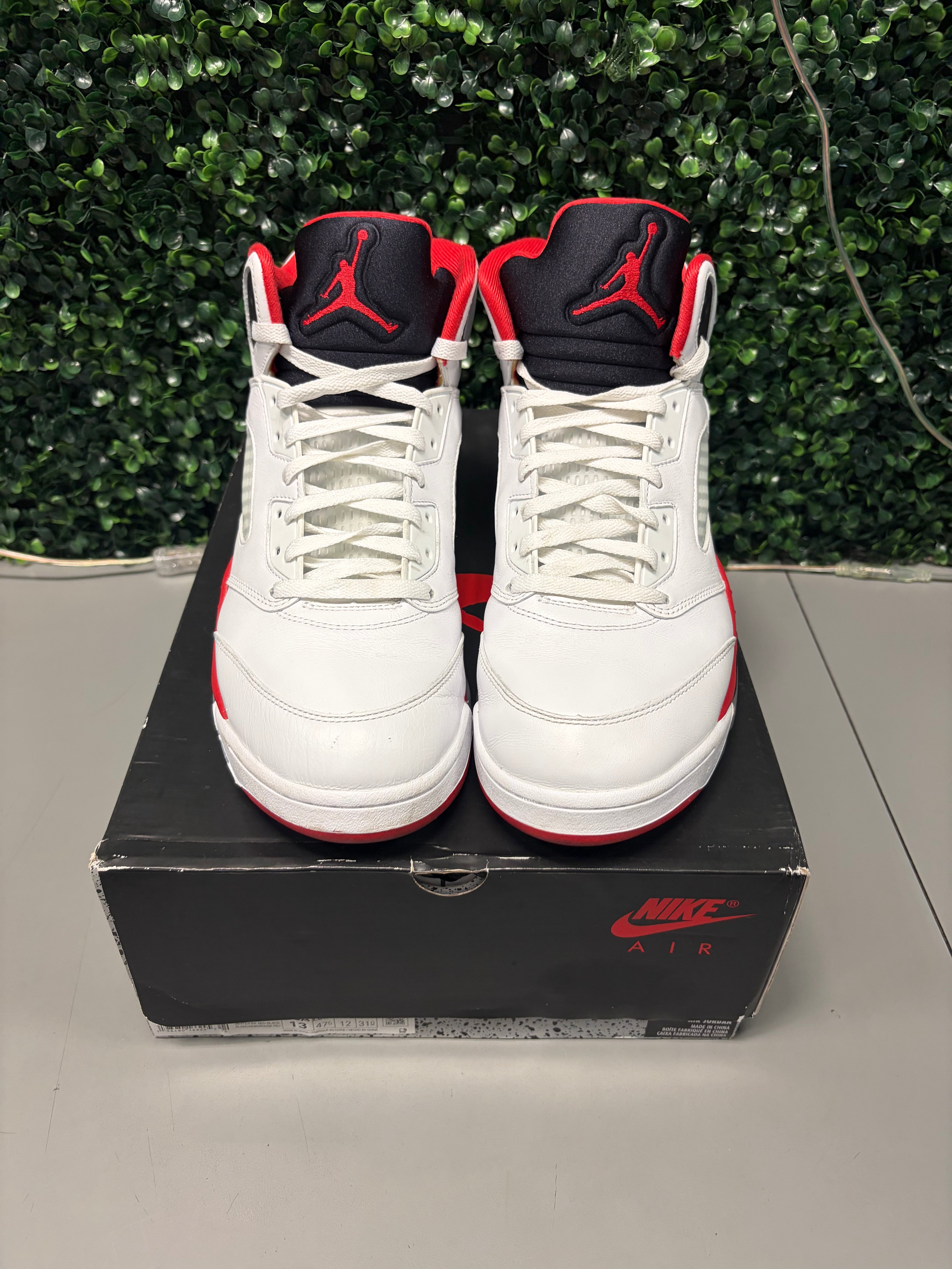 Jordan 5 Retro "Fire Red Black Tongue" (2025) Size 13 Preowned