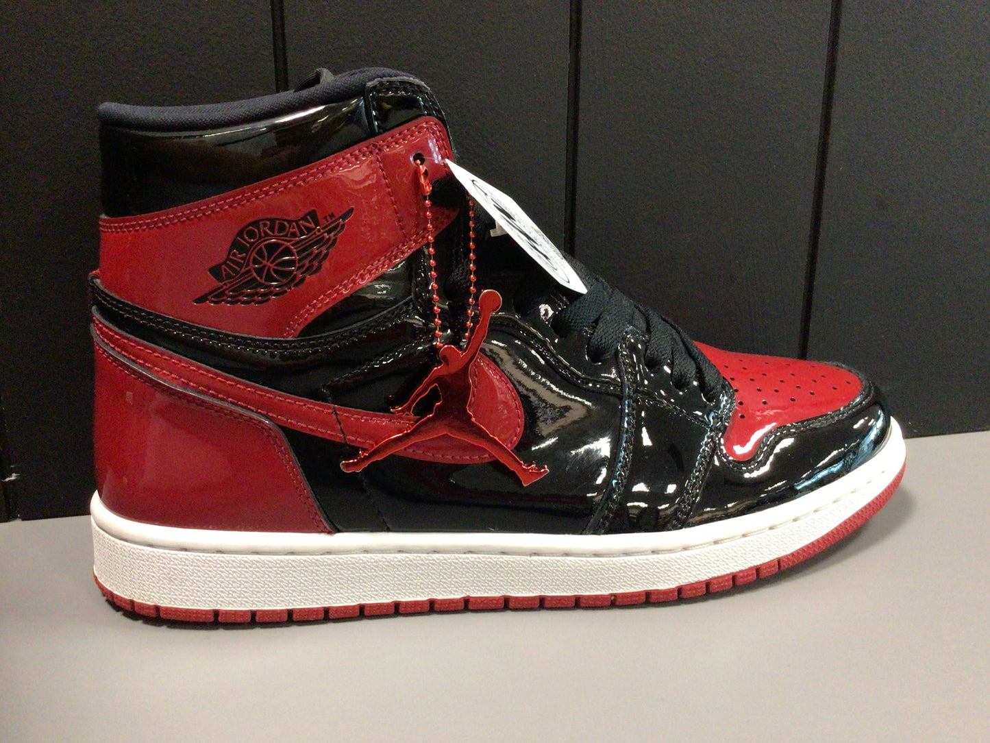 Jordan 1 High “Patent Bred” Size 11 Preowned