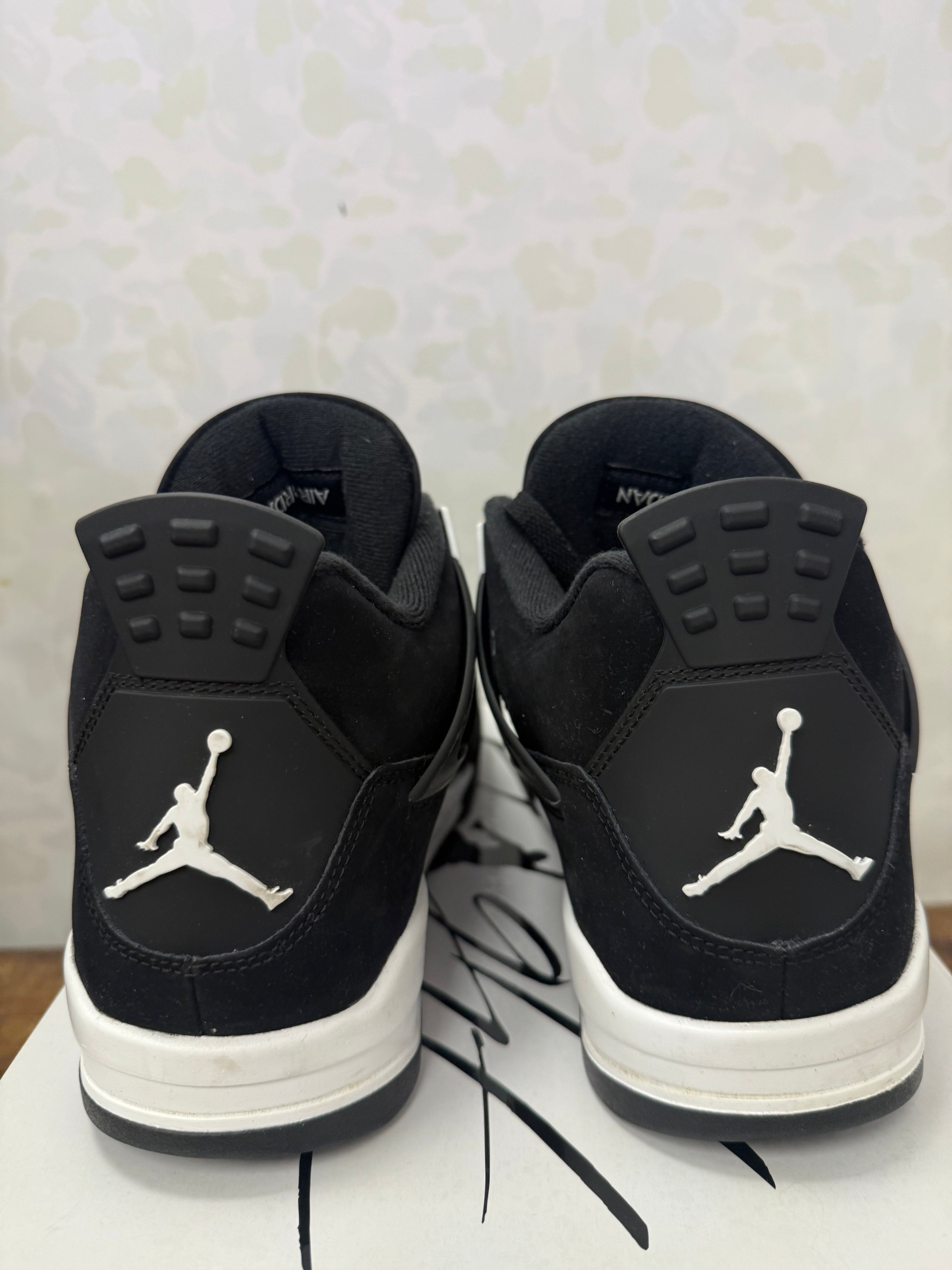 Jordan 4 “White Thunder” Size 10 Preowned