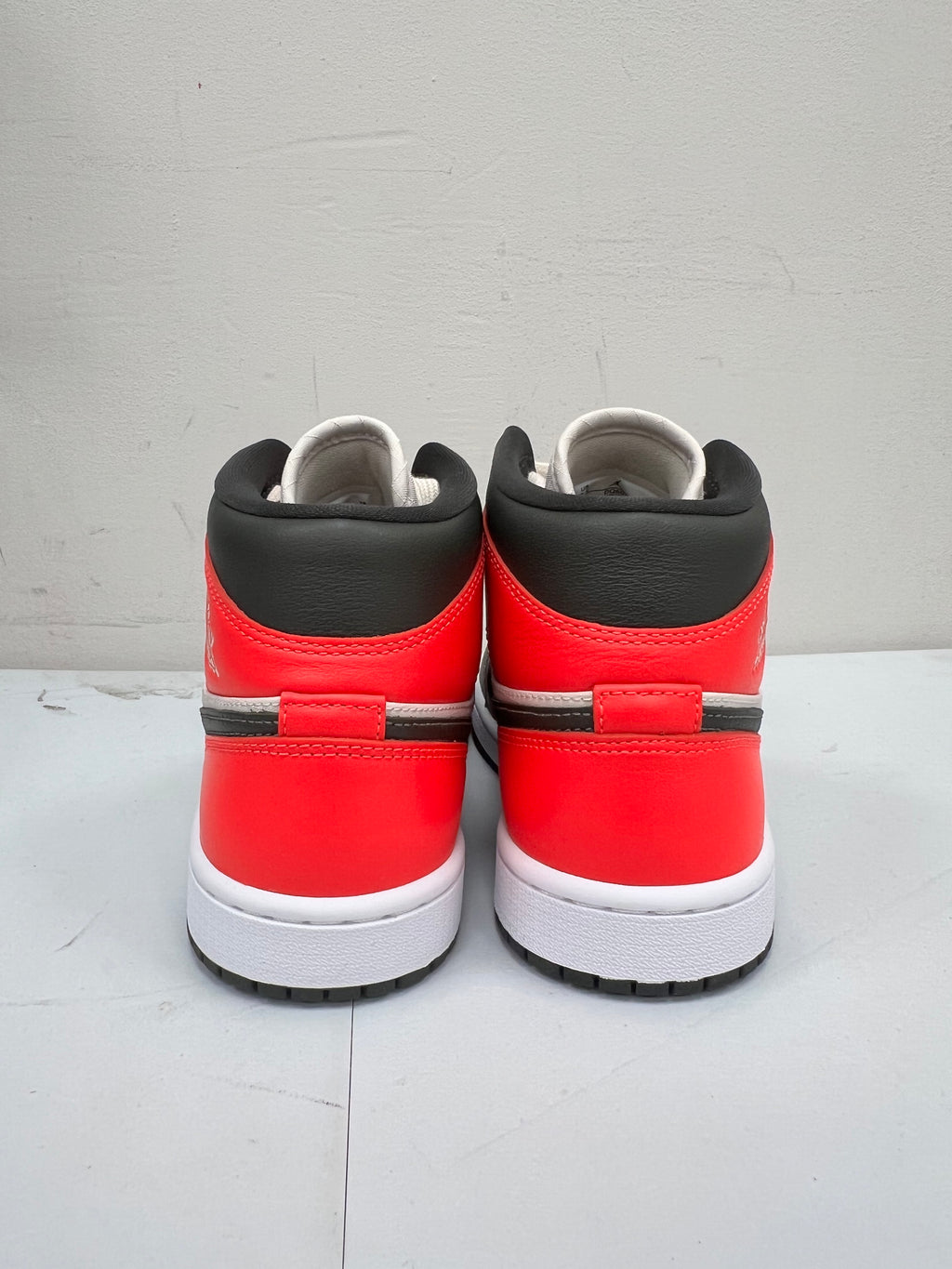 Jordan 1 Mid “Orewood Brown” Size 7.5W/6M Preowned
