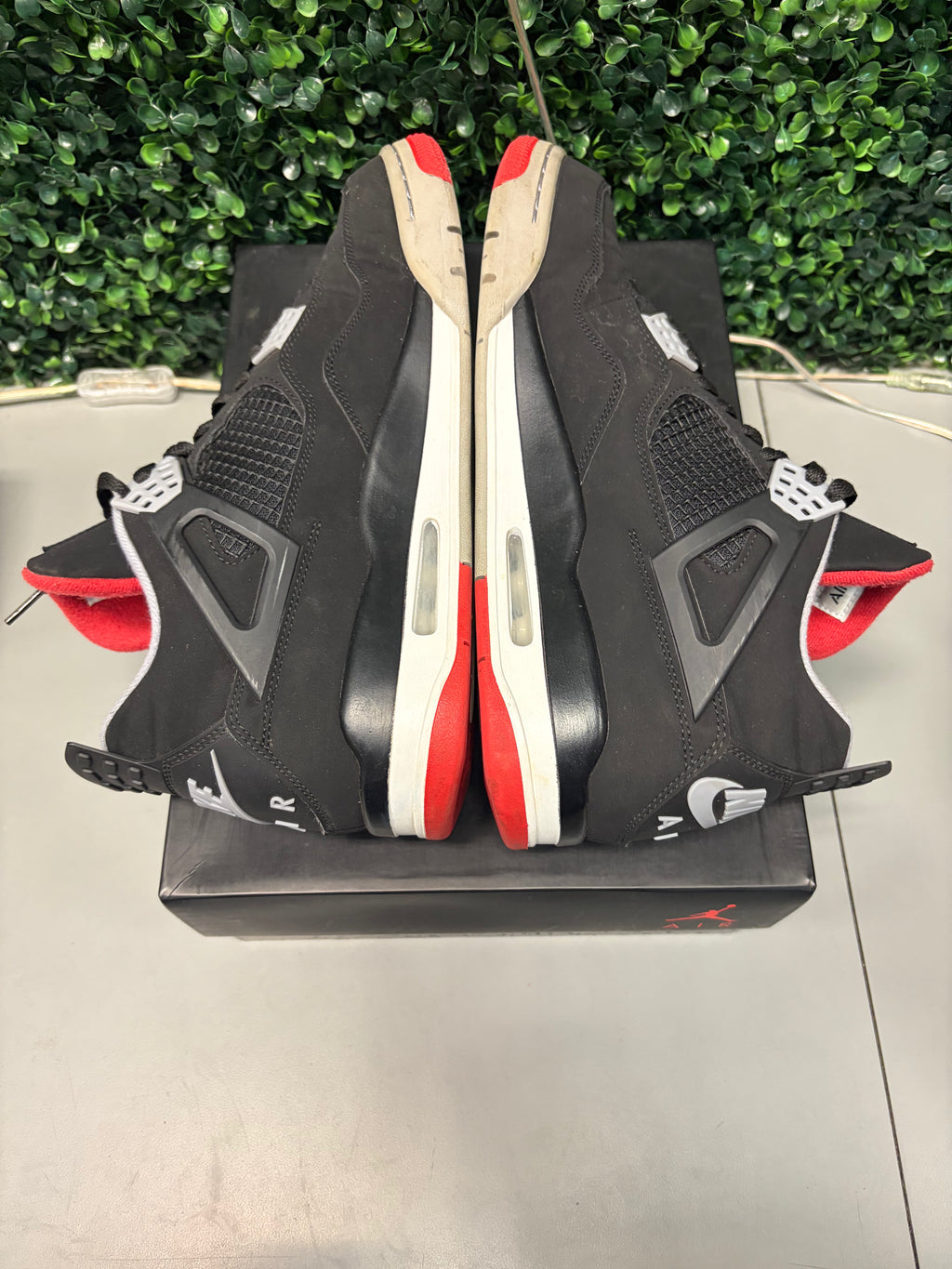 Jordan 4 Retro "Bred" (2019) Size 11 Preowned
