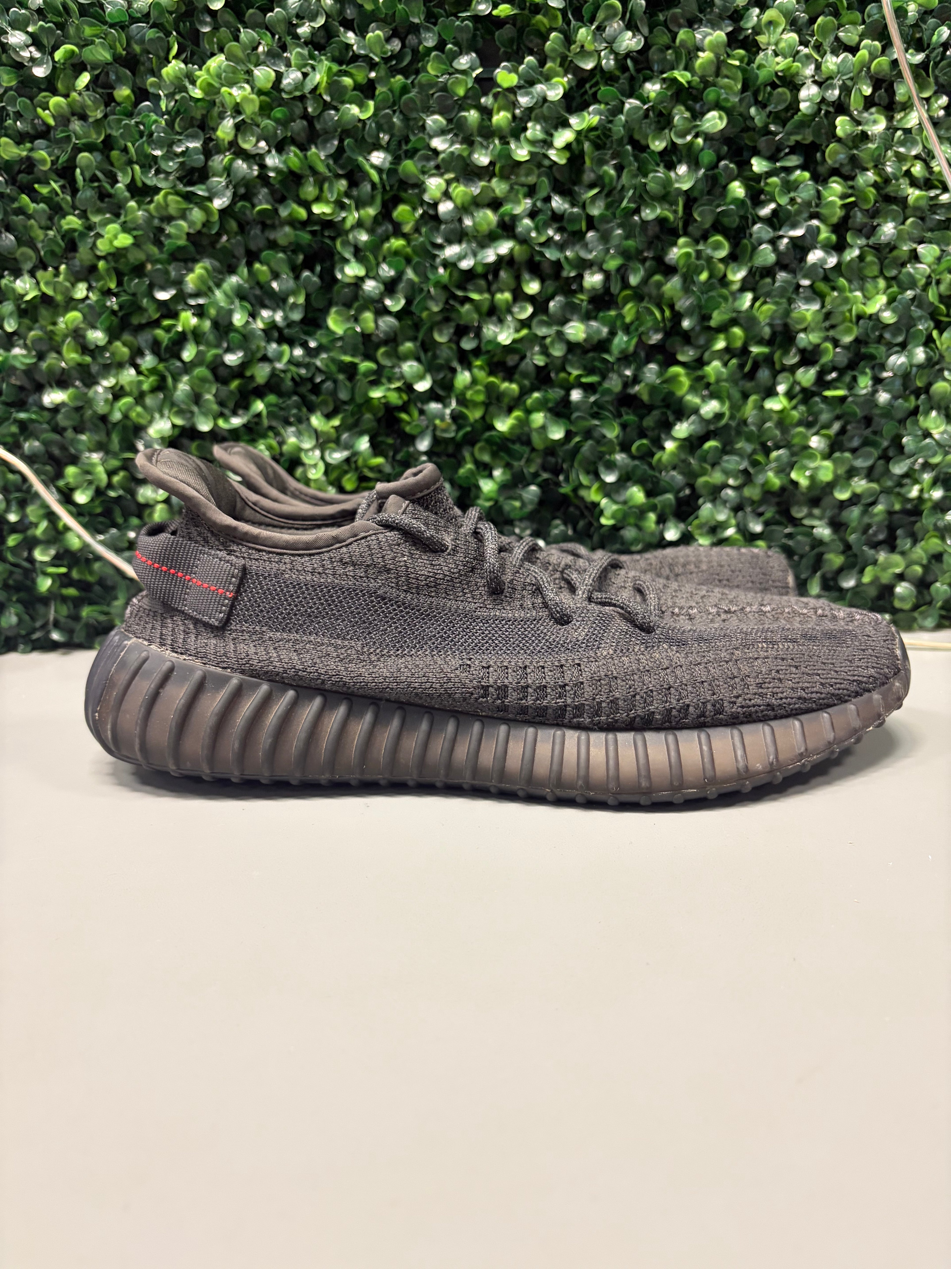 Yeezy Boost 350 V2 "Static Black (Reflective)" Size 11 Preowned (NO BOX)