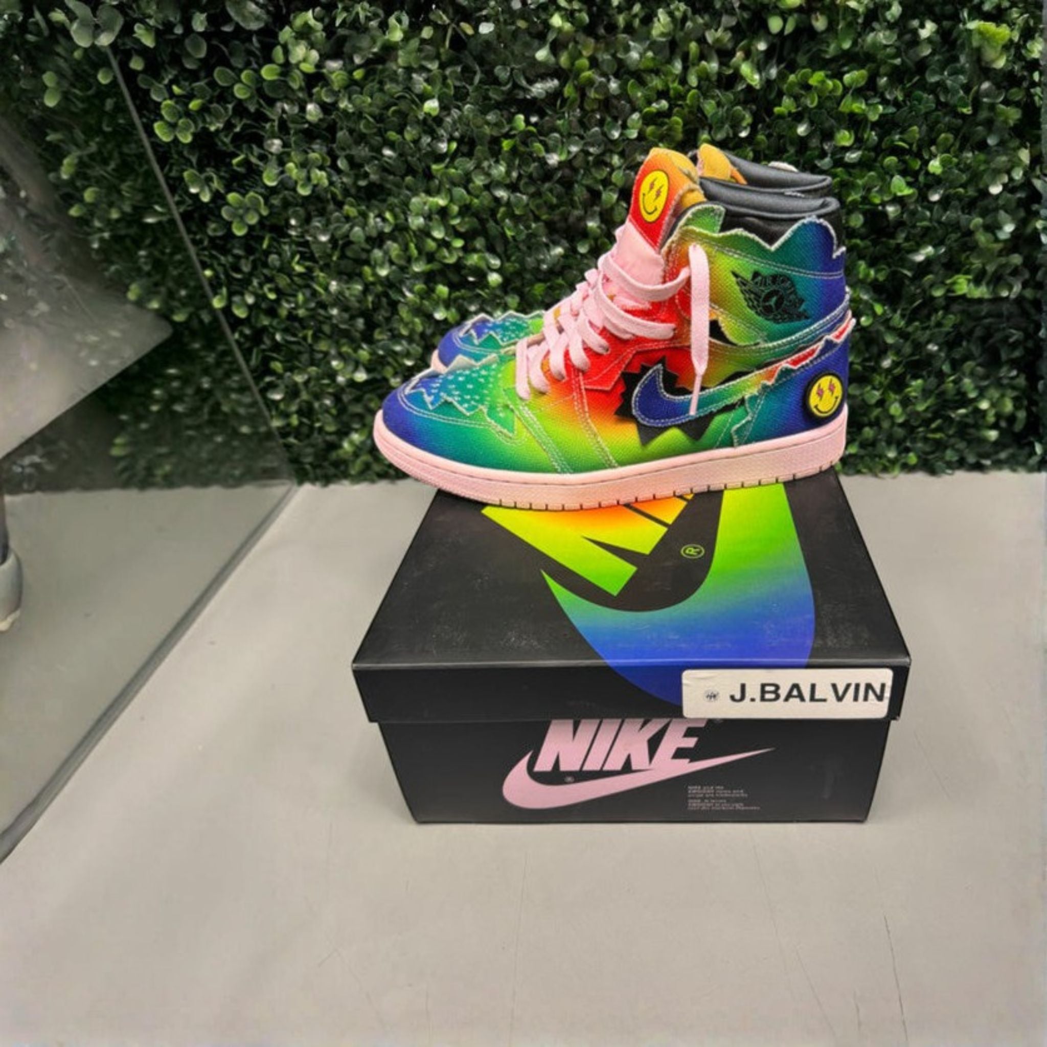 Jordan 1 Retro High "J Balvin" Size 9 Preowned