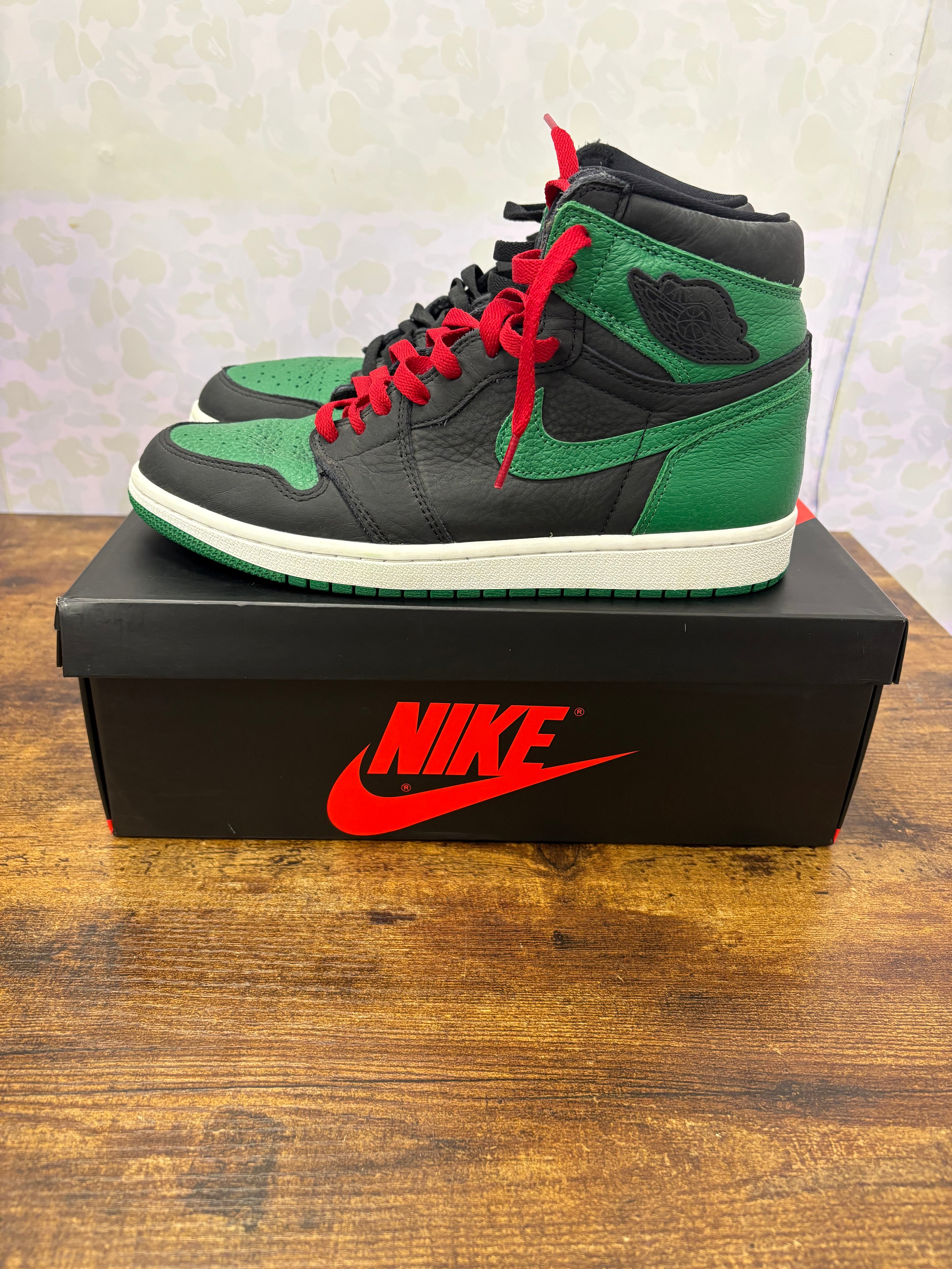 Jordan 1 “Pine Green Black” Size 8.5 Preowned