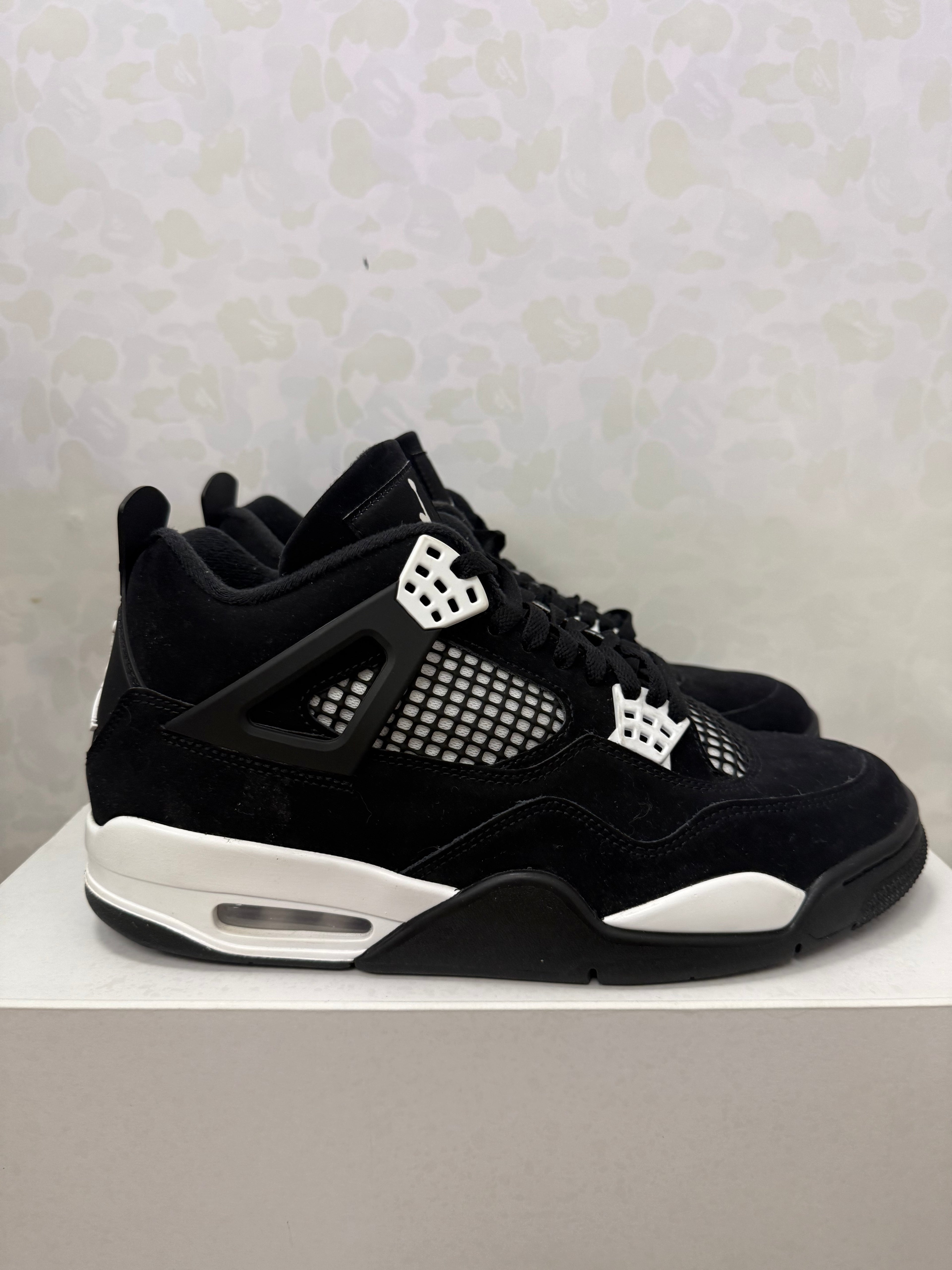 Jordan 4 “White Thunder” Size 10 Preowned